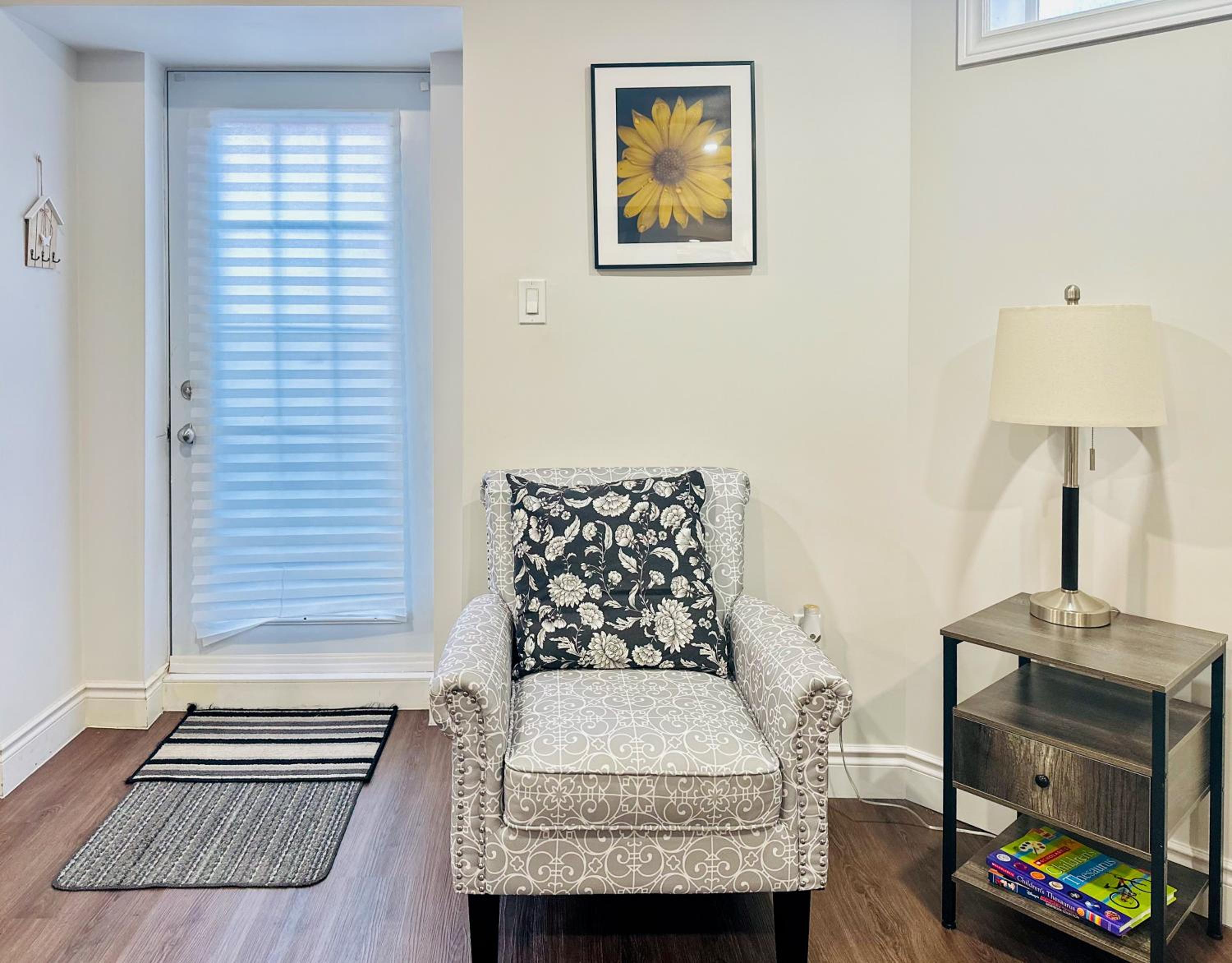 Spacious 2 Bedroom 1 bath Mississauga Basement Apartment