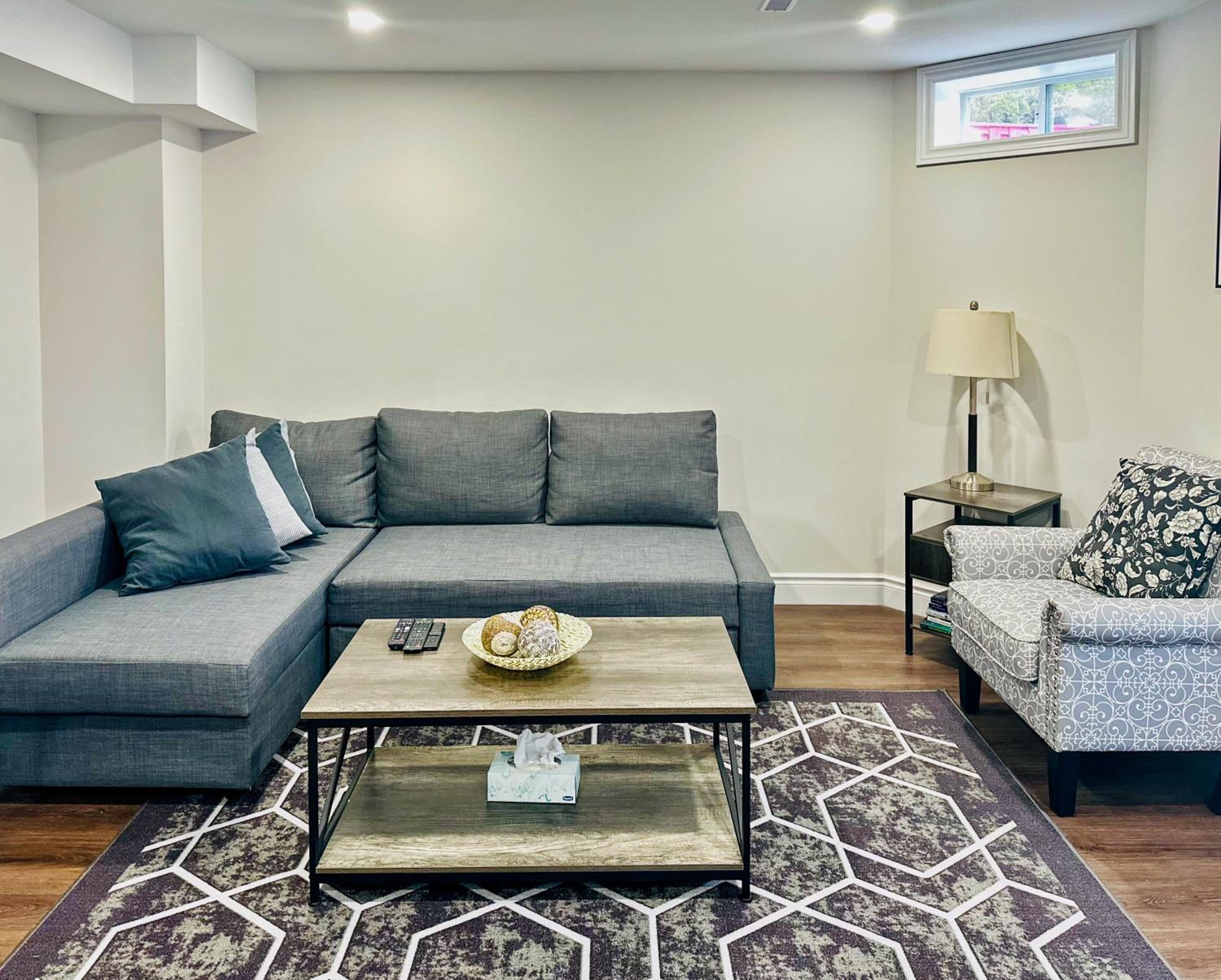 Spacious 2 Bedroom 1 bath Mississauga Basement Apartment