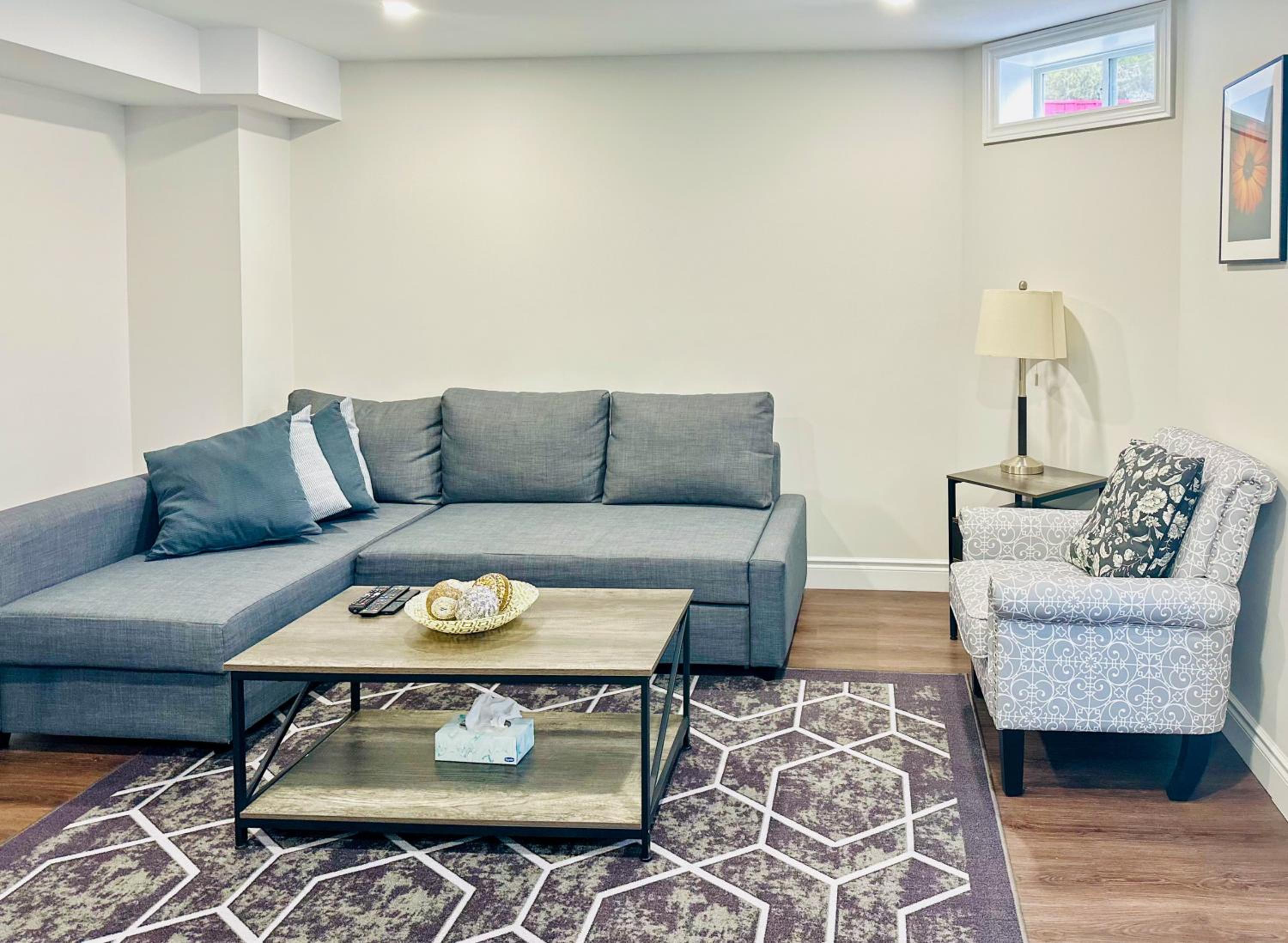 Spacious 2 Bedroom 1 bath Mississauga Basement Apartment
