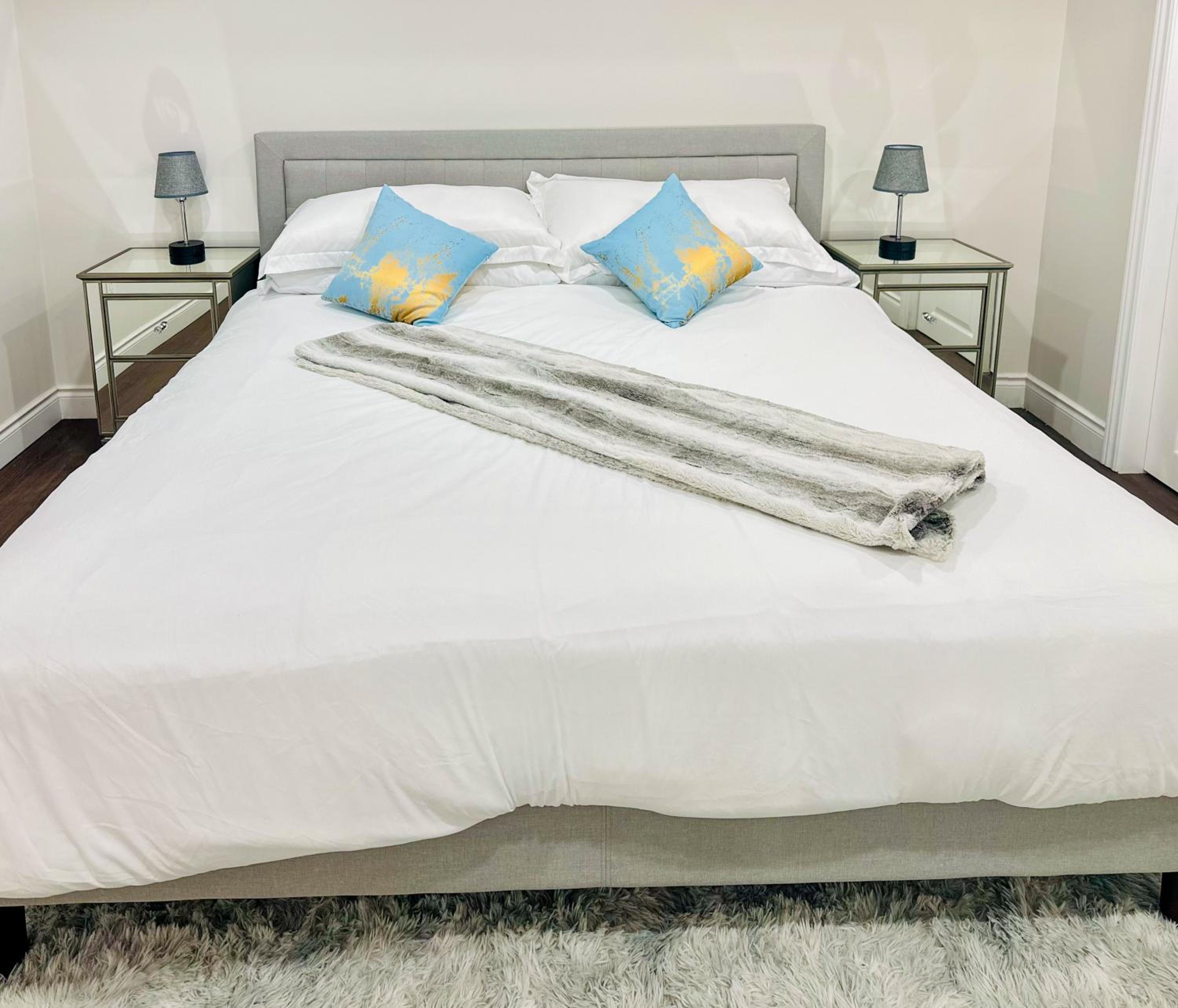 Spacious 2 Bedroom 1 bath Mississauga Basement Apartment