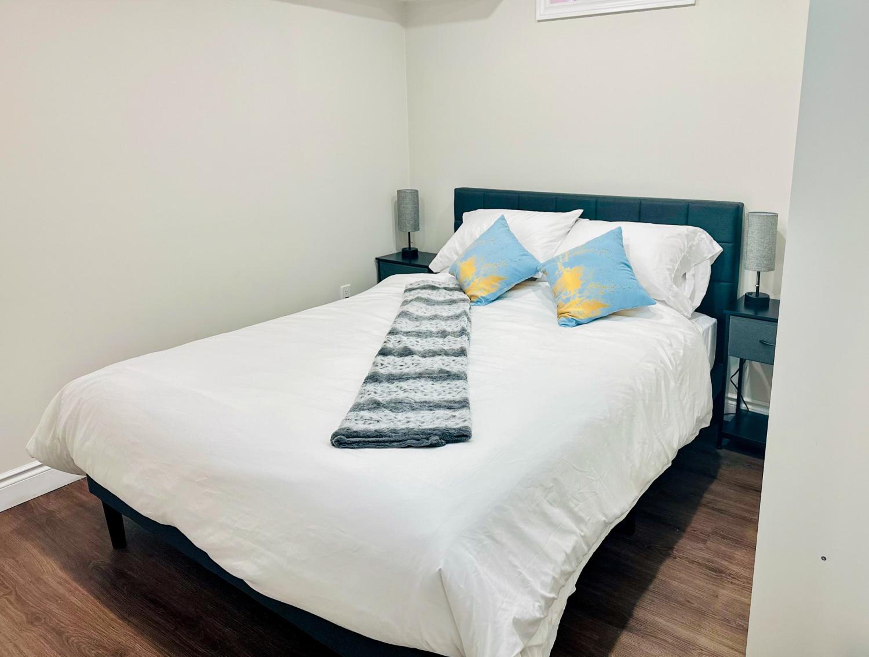 Spacious 2 Bedroom 1 bath Mississauga Basement Apartment