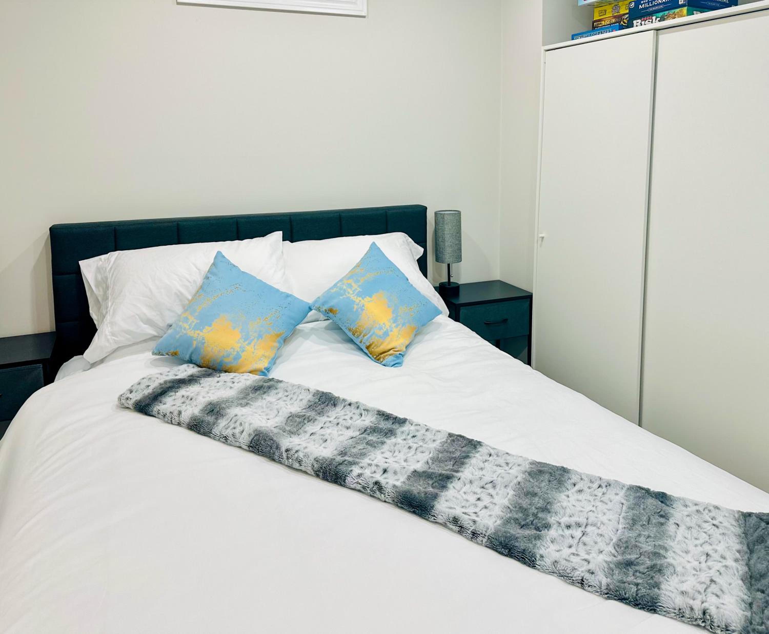 Spacious 2 Bedroom 1 bath Mississauga Basement Apartment
