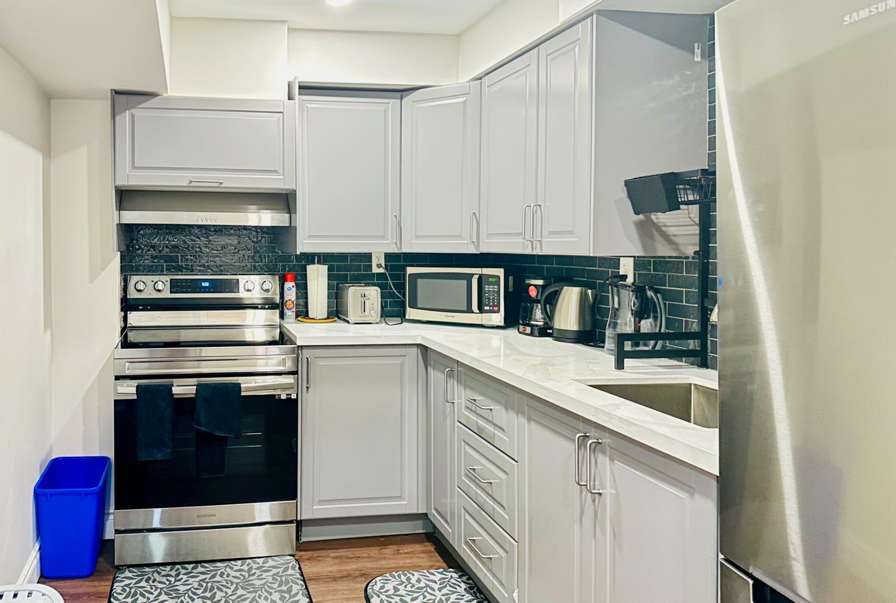Spacious 2 Bedroom 1 bath Mississauga Basement Apartment