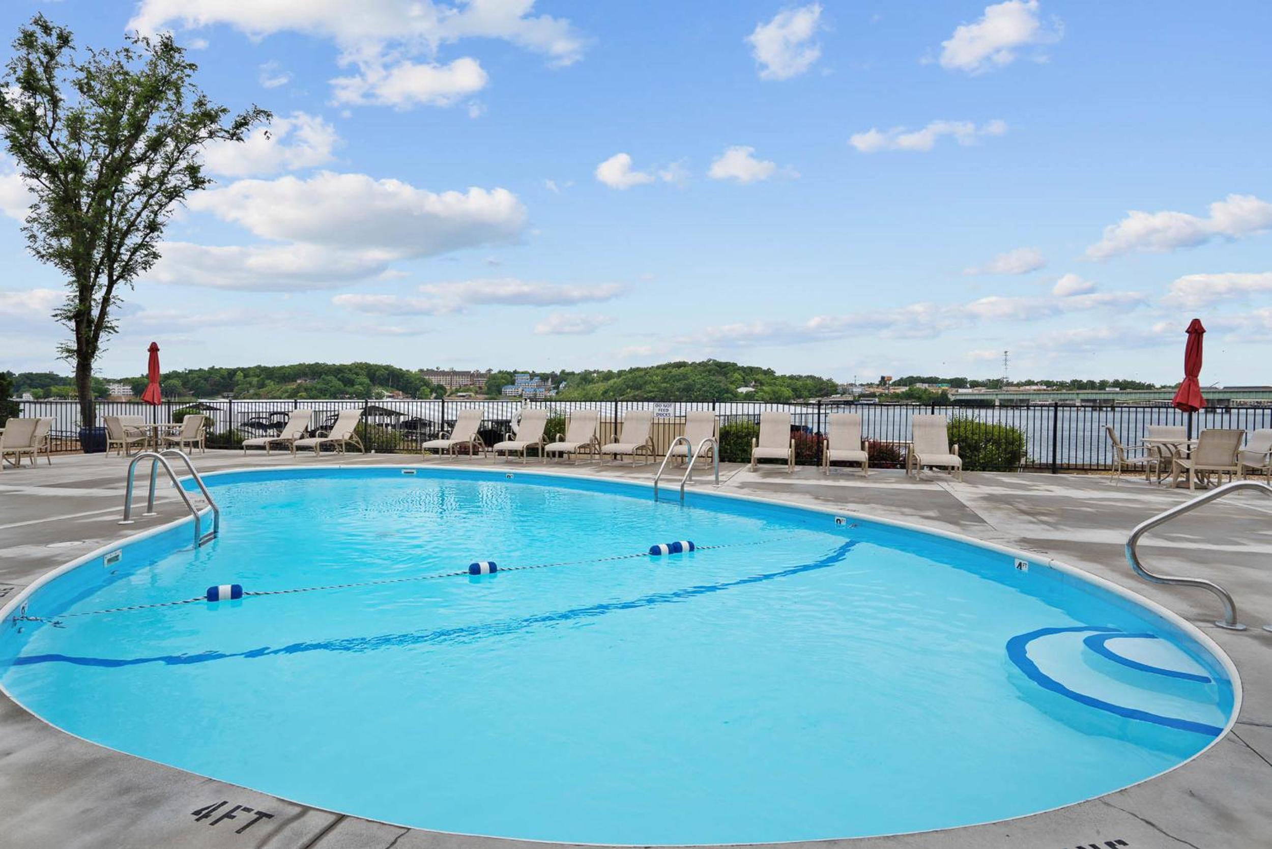 Beautiful Lakefront 3br Private Condo view 5