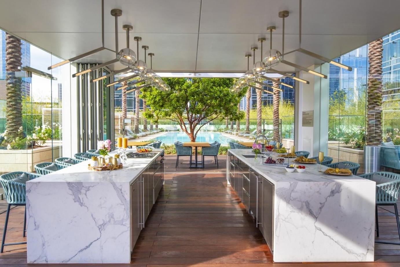 Lavish High-Rise 2bed Apt in the Hearth of Downtown LA