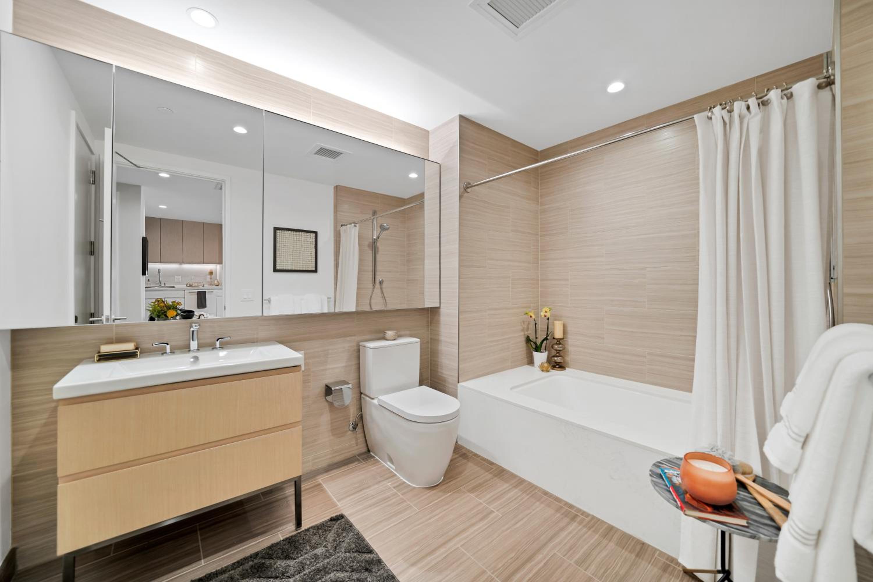 Lavish High-Rise 2bed Apt in the Hearth of Downtown LA