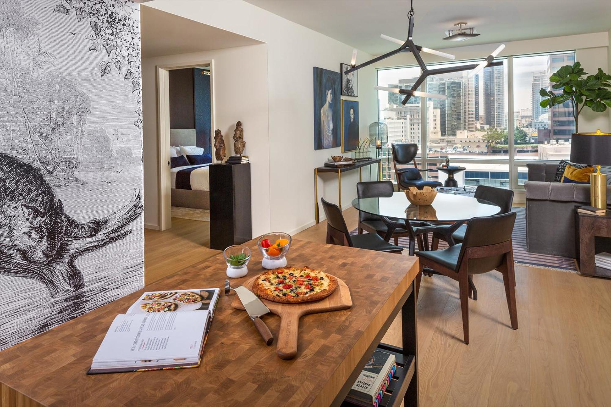 Lavish High-Rise 2bed Apt in the Hearth of Downtown LA