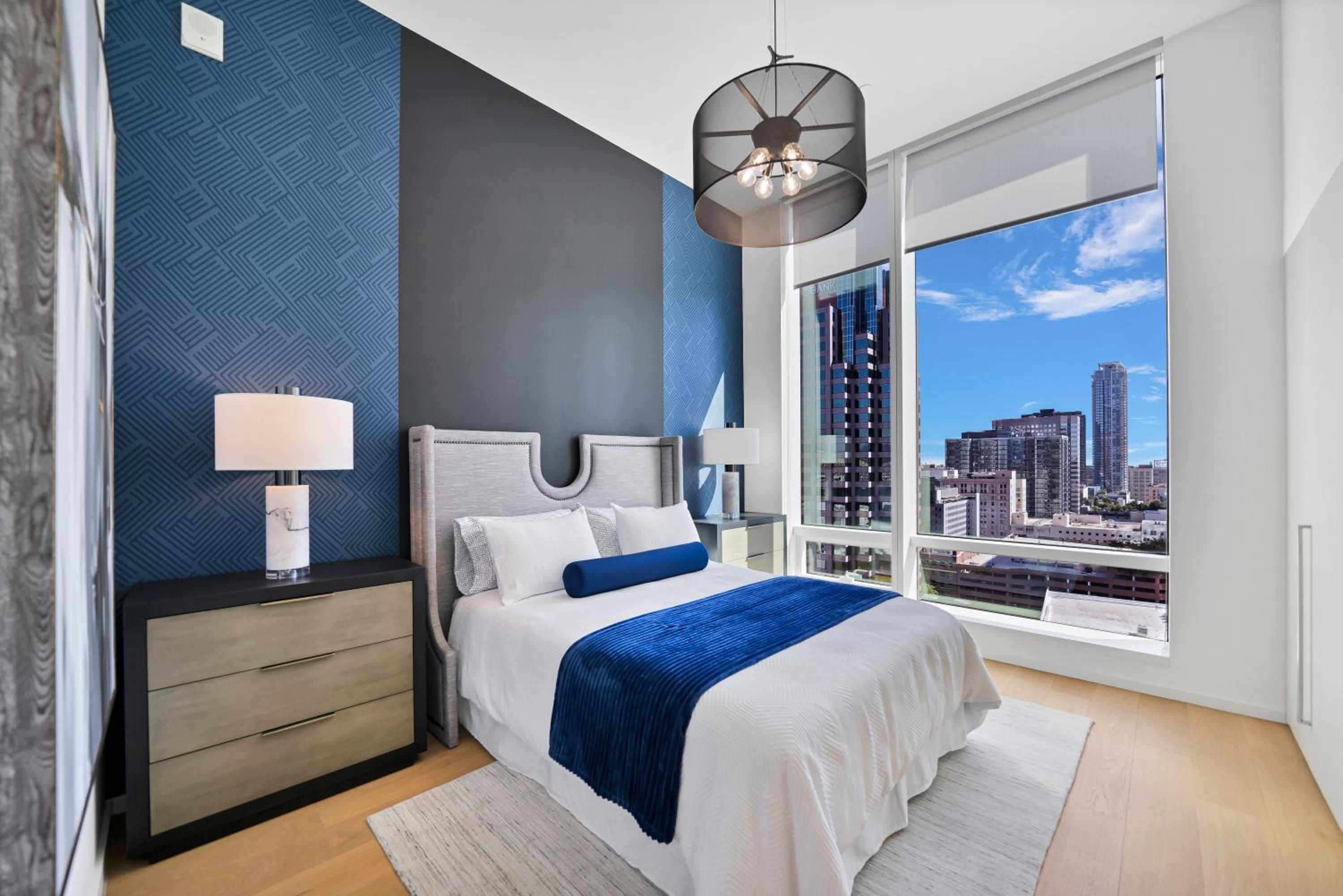 Lavish High-Rise 2bed Apt in the Hearth of Downtown LA