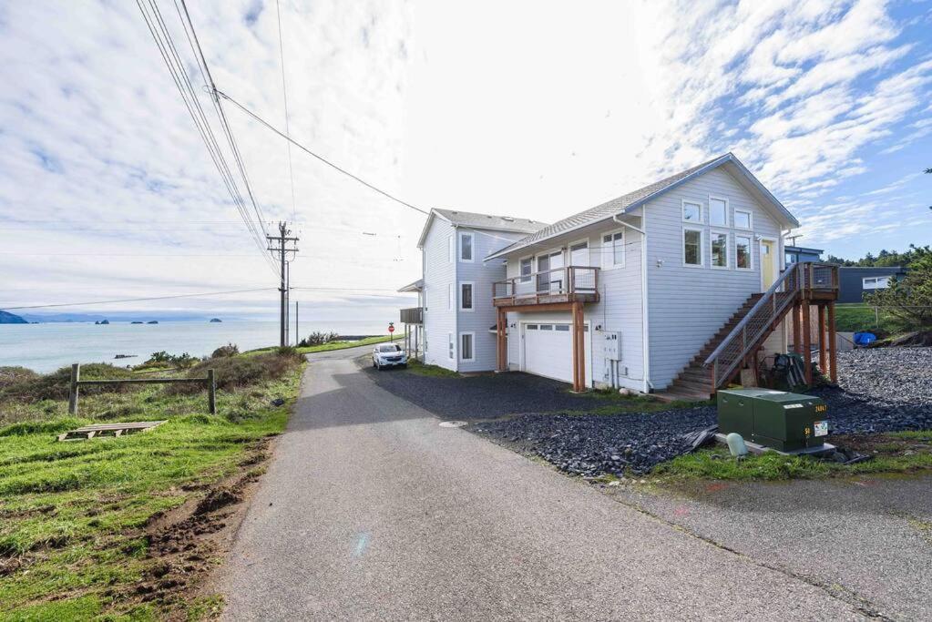 #StayinMyDistrict Oceanview Studio Loft