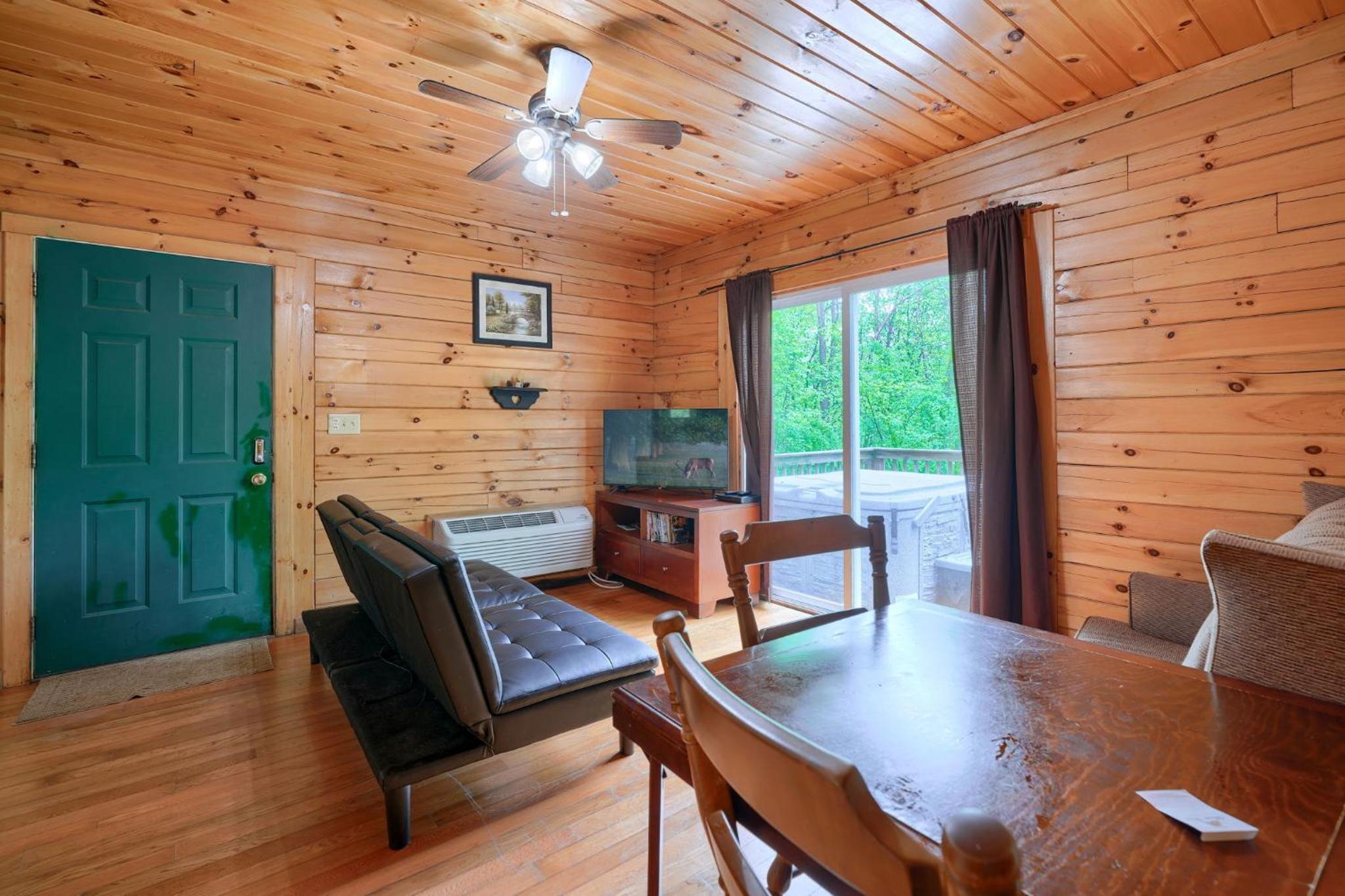 Blue Rose Cabins - Big Woody Cabin view 5