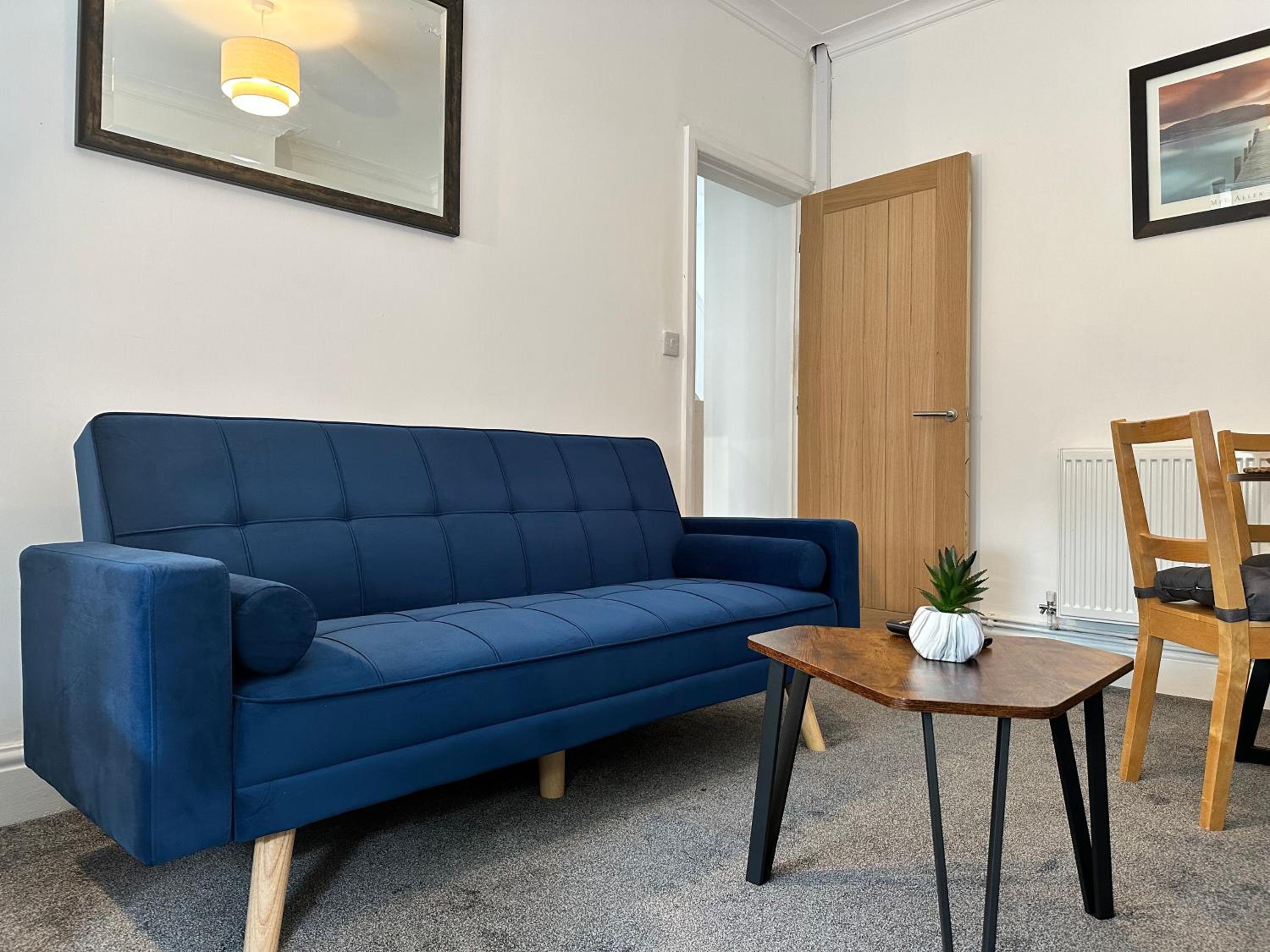 Spacious Detached Home Close to City with Ample Parking on the Drive view 2