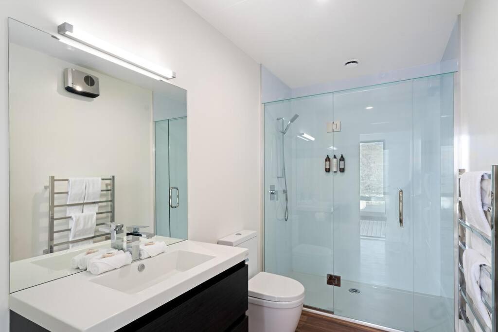 Style & Tranquillity - Eight Bedrooms, Two Houses view 3