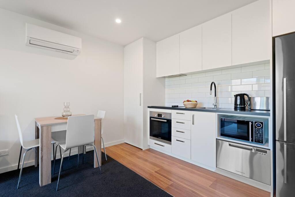 Style & Tranquillity - Eight Bedrooms, Two Houses view 5