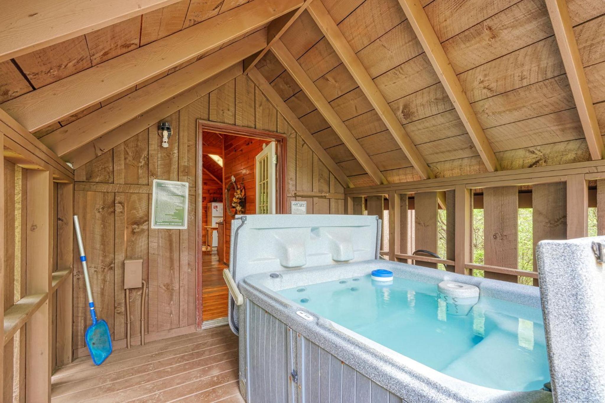 Blue Rose Cabins - Country Cottage view 3