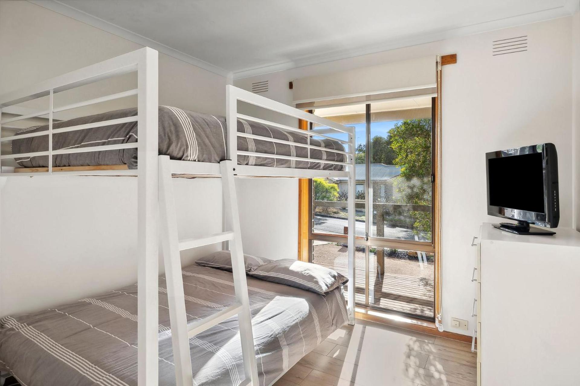 The Beach Hut - BYO Linen
