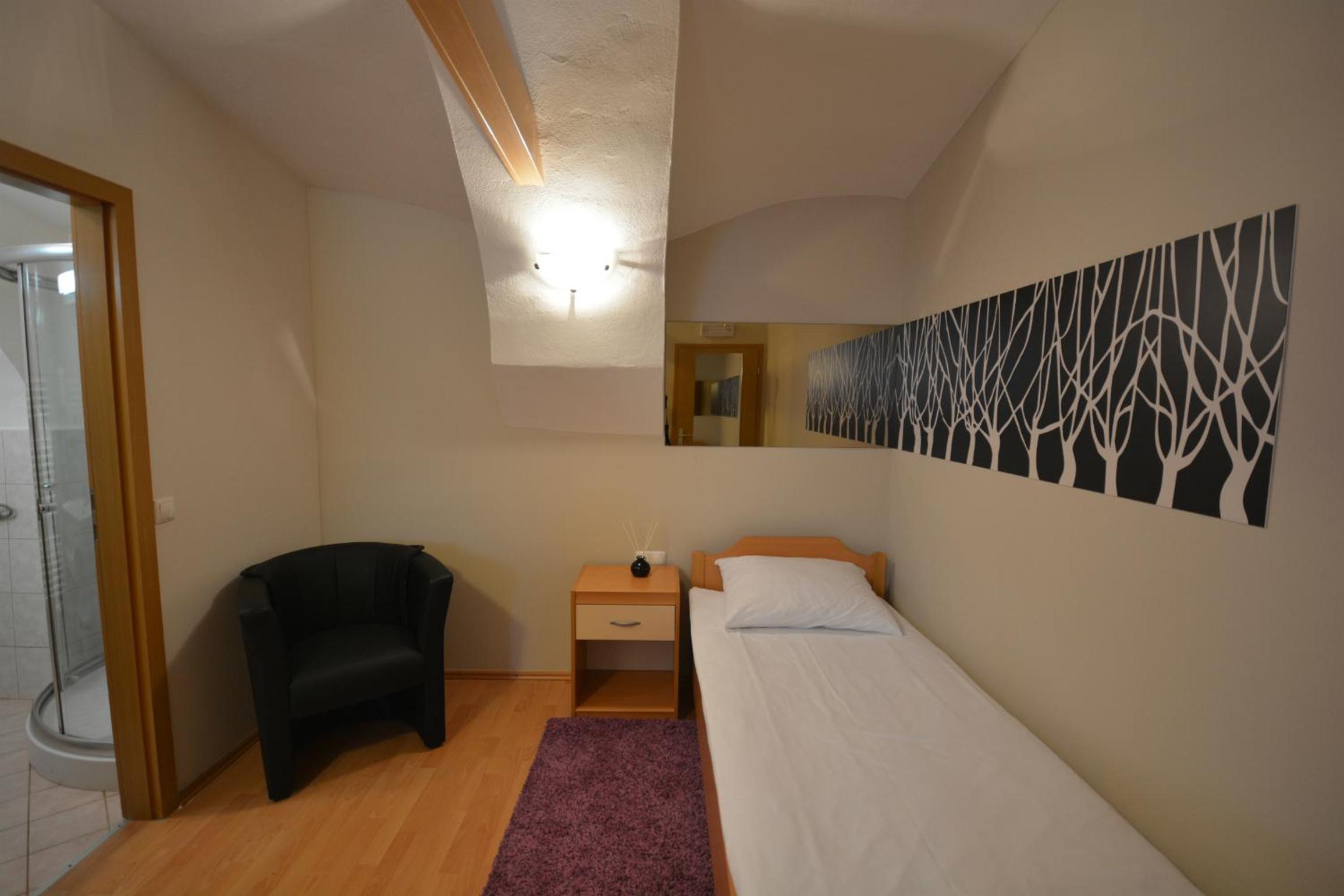 Rooms & Apartments Kepic, AIRPORT accomodation