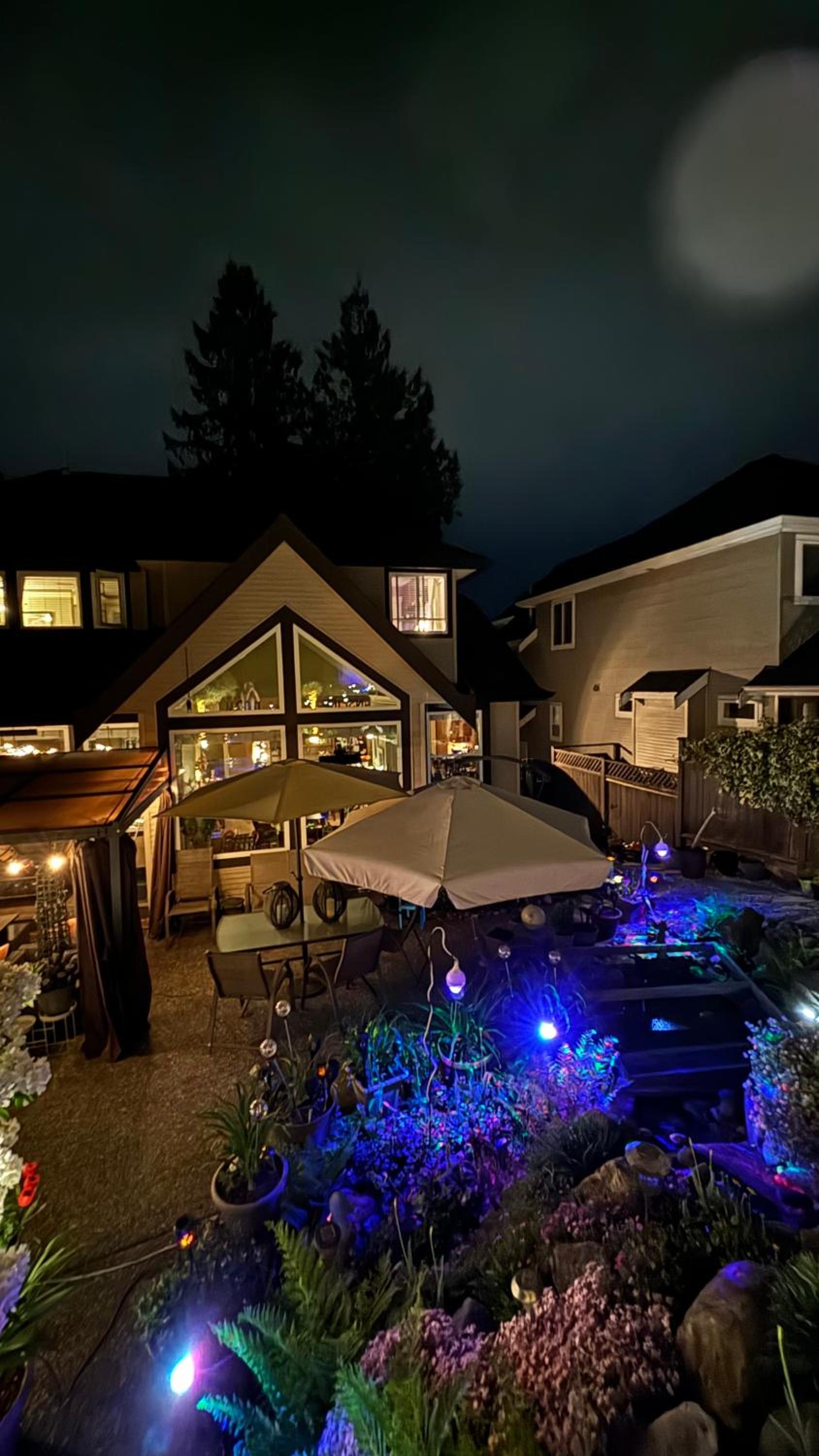 Spacious & Comfortable, Private Queen Room & Bath in West Cloverdale