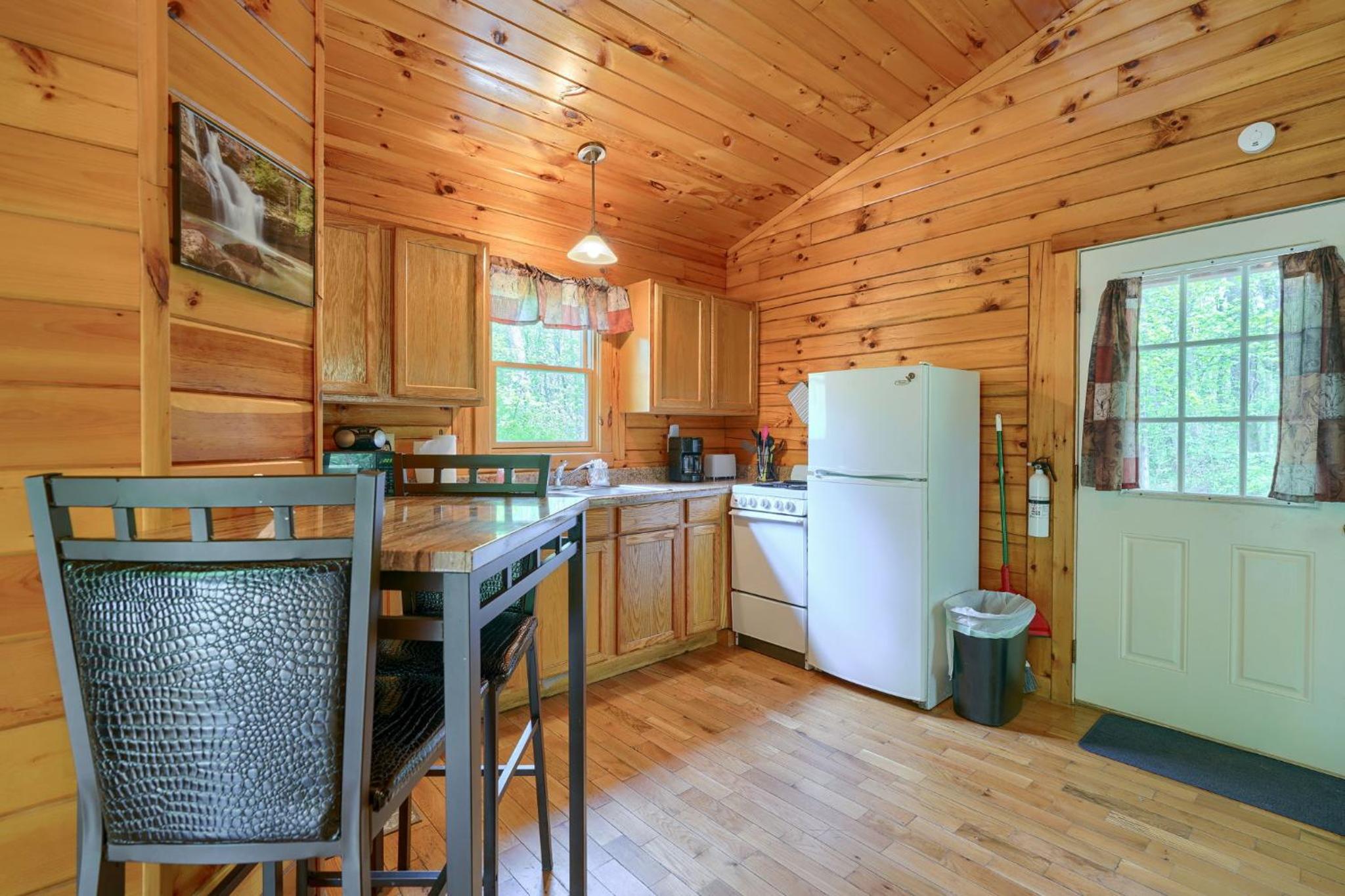 Blue Rose Cabins - Overlook Cabin view 3
