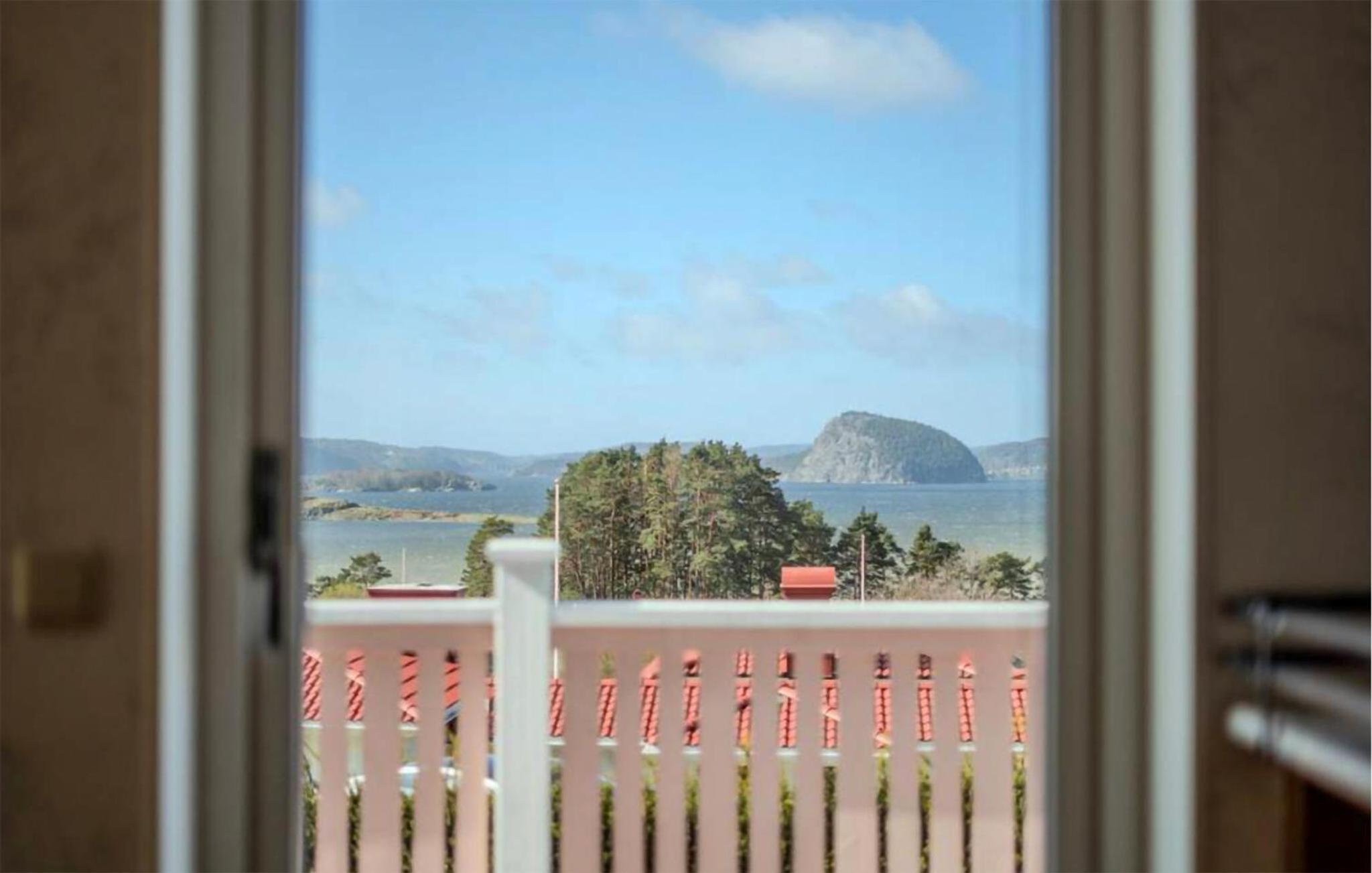 2 Bedroom Lovely Home In Uddevalla view 4