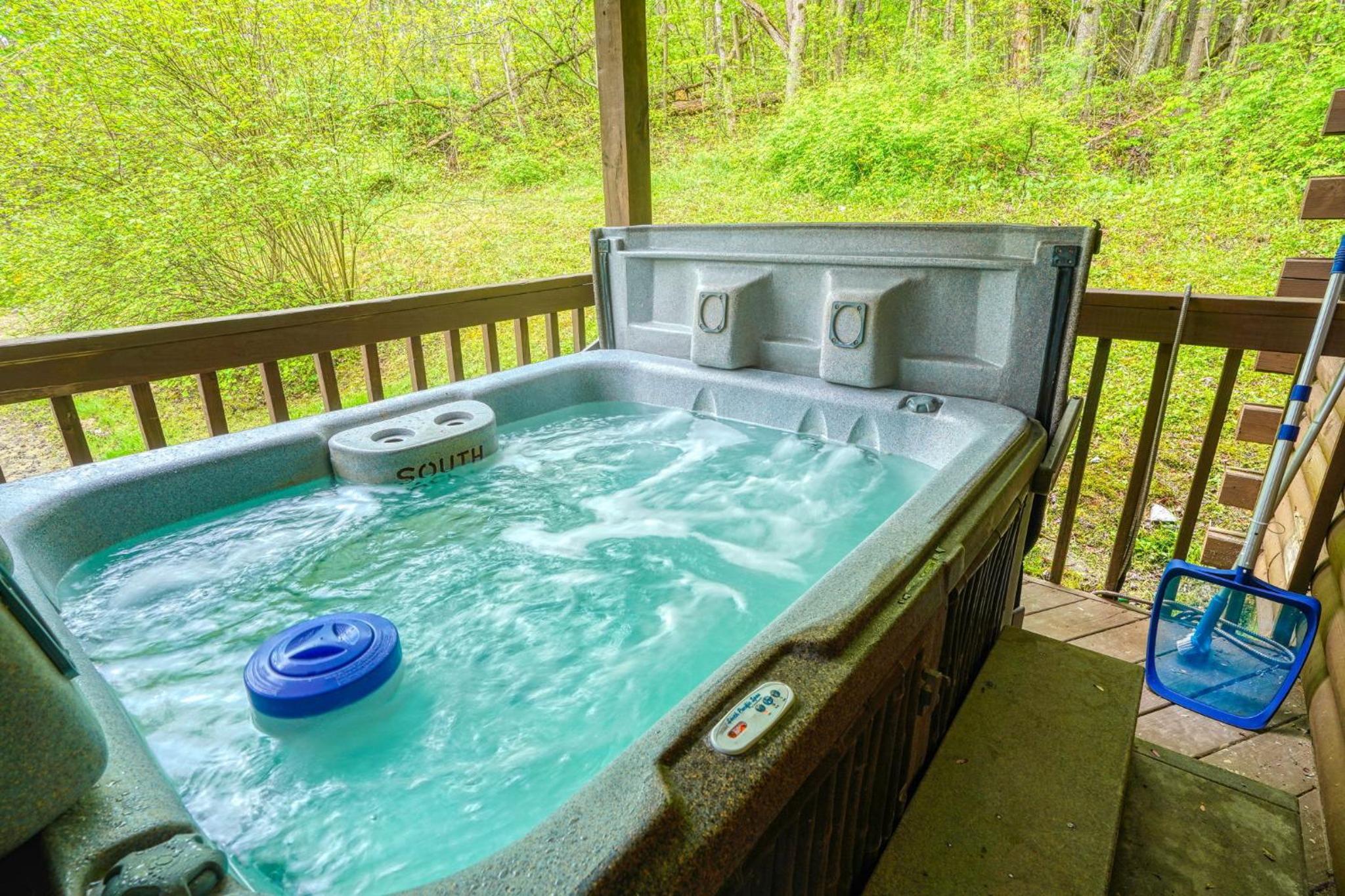 Blue Rose Cabins - Rosebud Cabin view 2
