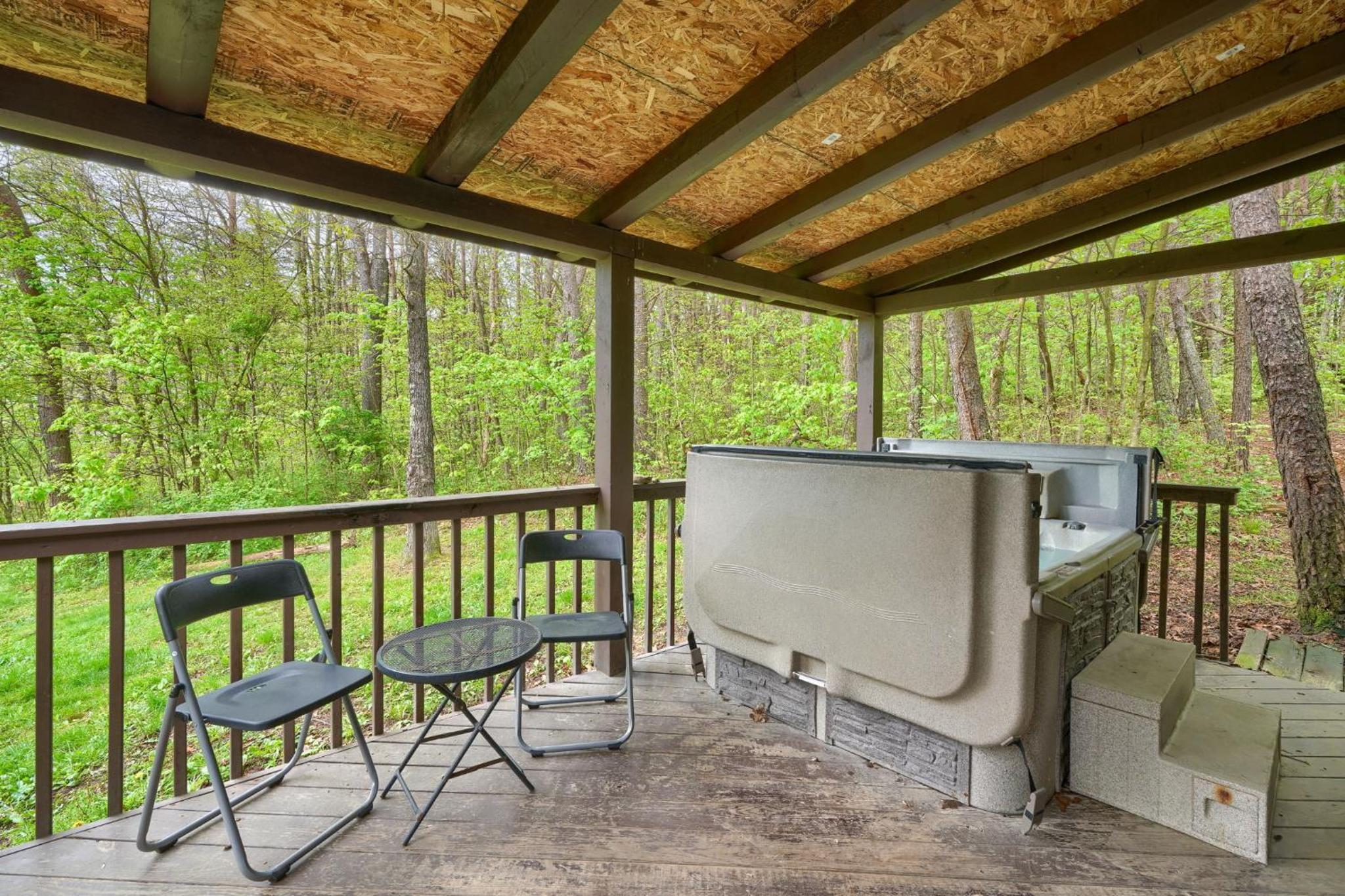 Blue Rose Cabins - Rosewood Cabin view 5
