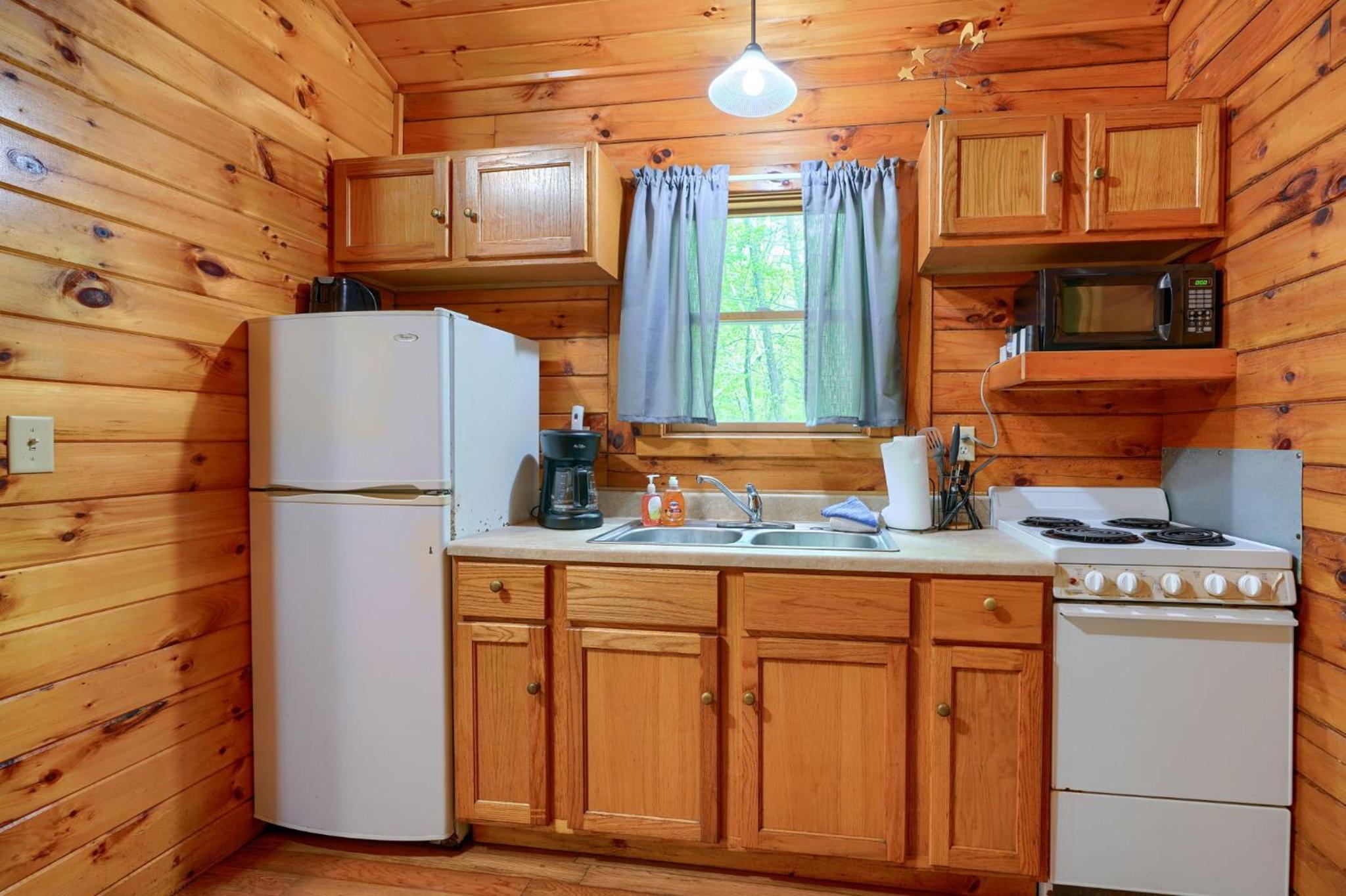 Blue Rose Cabins - Sweet Dreams Cabin view 4
