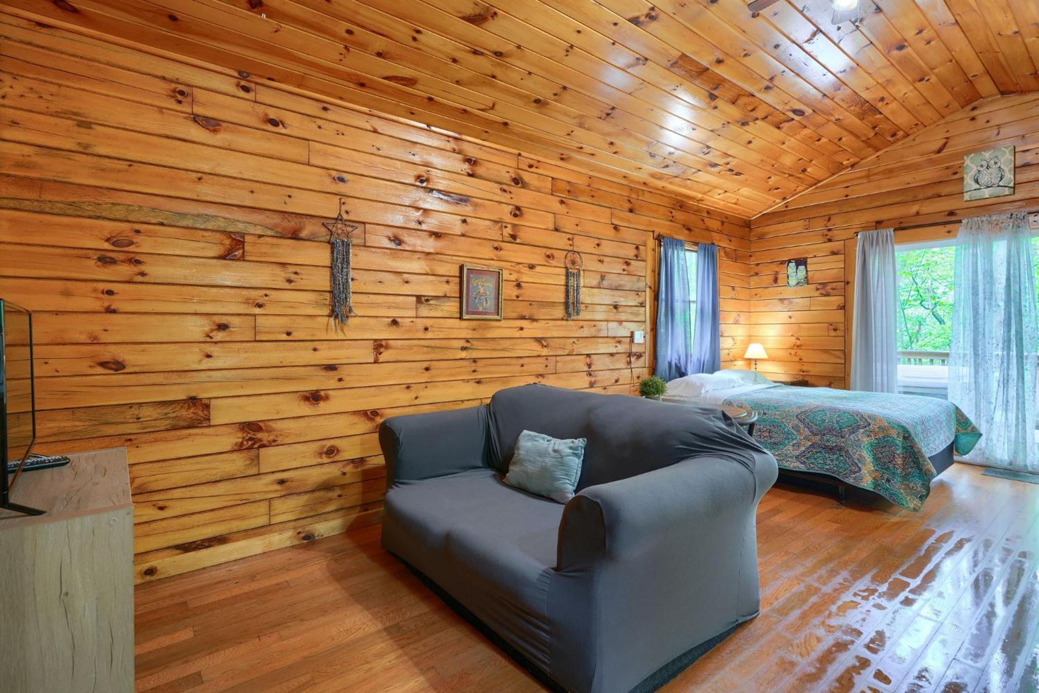 Blue Rose Cabins - Sweet Dreams Cabin view 5