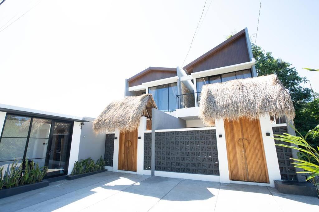Nirav Uluwatu 2 Bedrooms Villa 1 br mezzanine