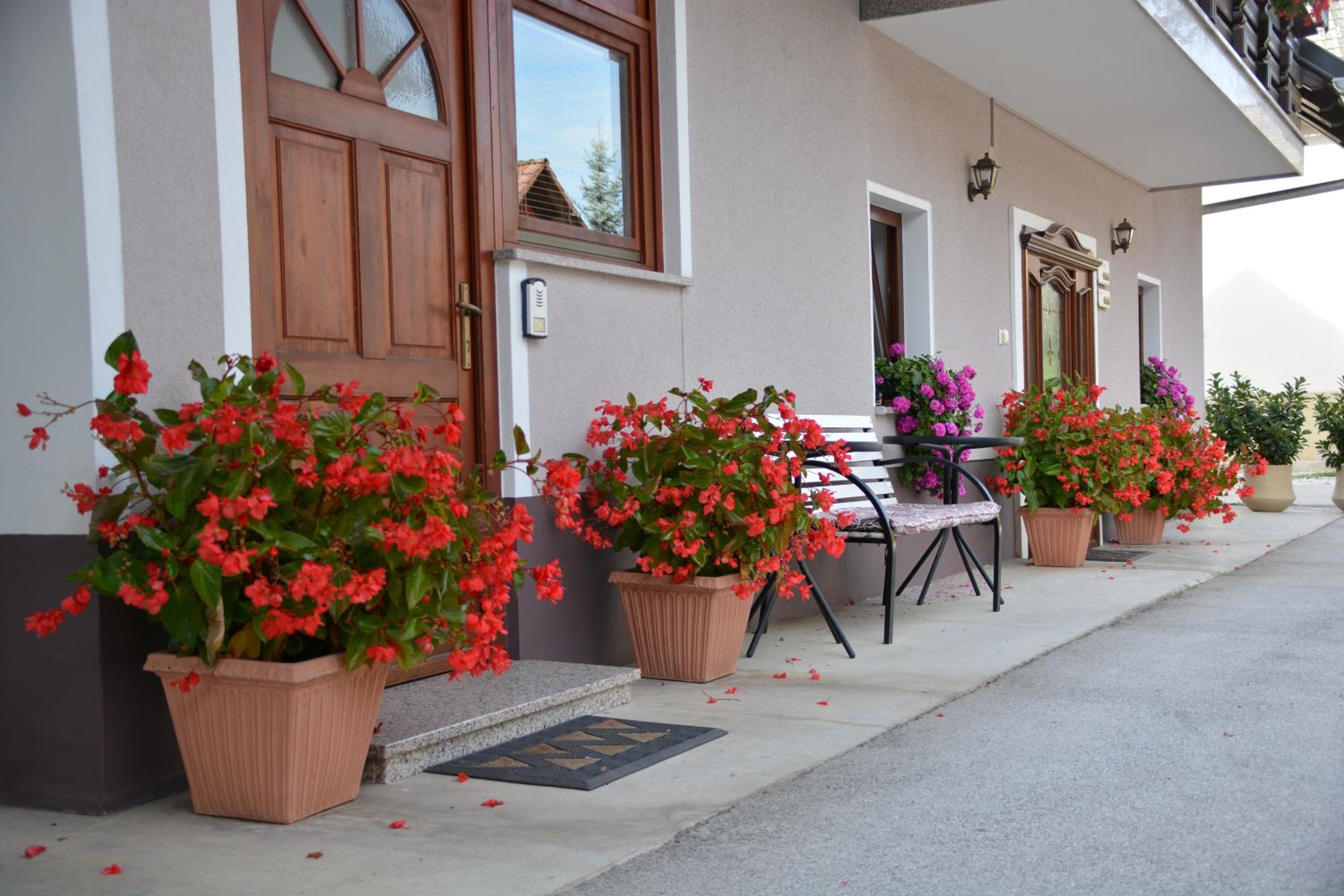 Rooms & Apartments Kepic, AIRPORT accomodation