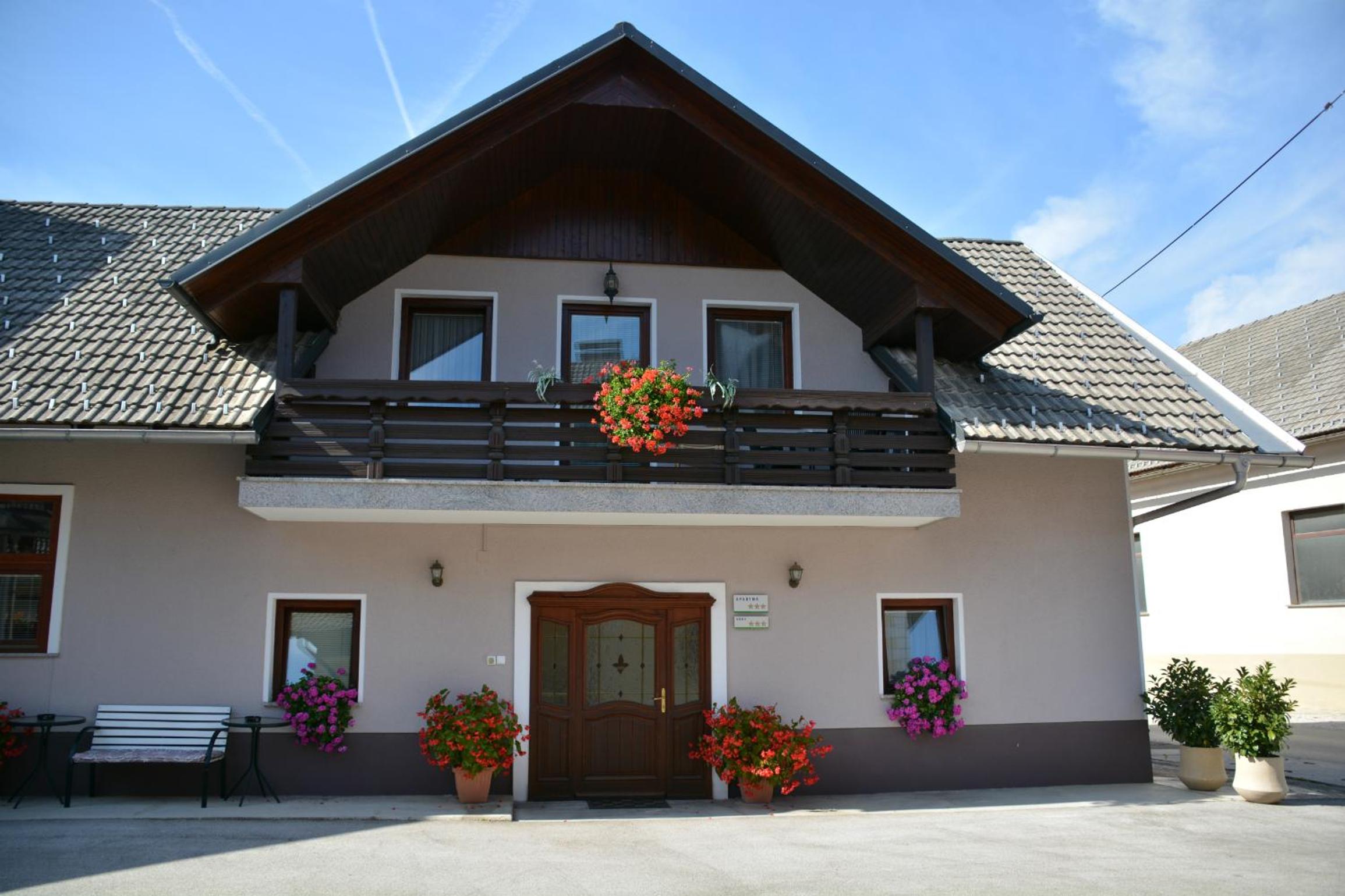 Rooms & Apartments Kepic, AIRPORT accomodation