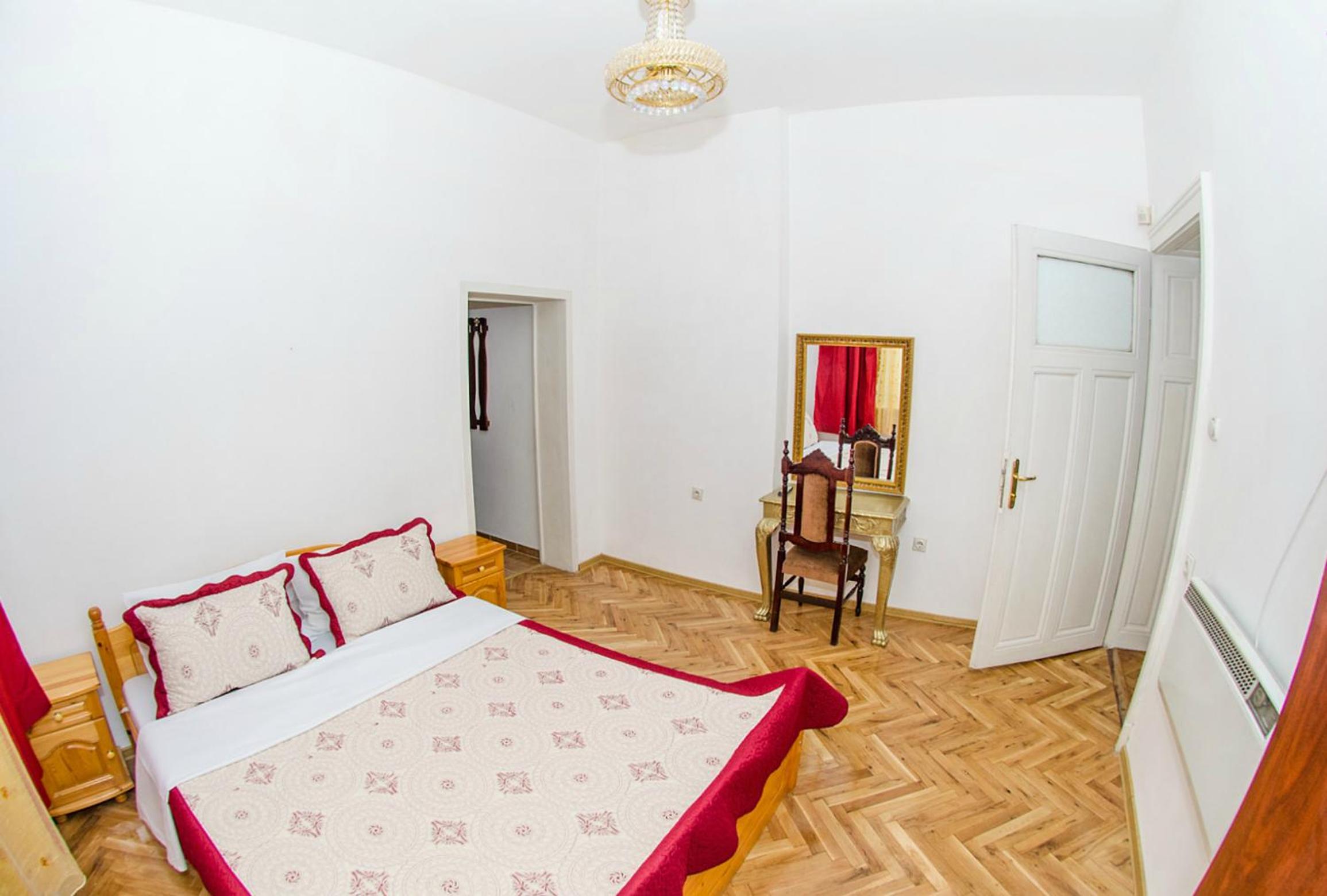 Central GuestHouse Five Corners
