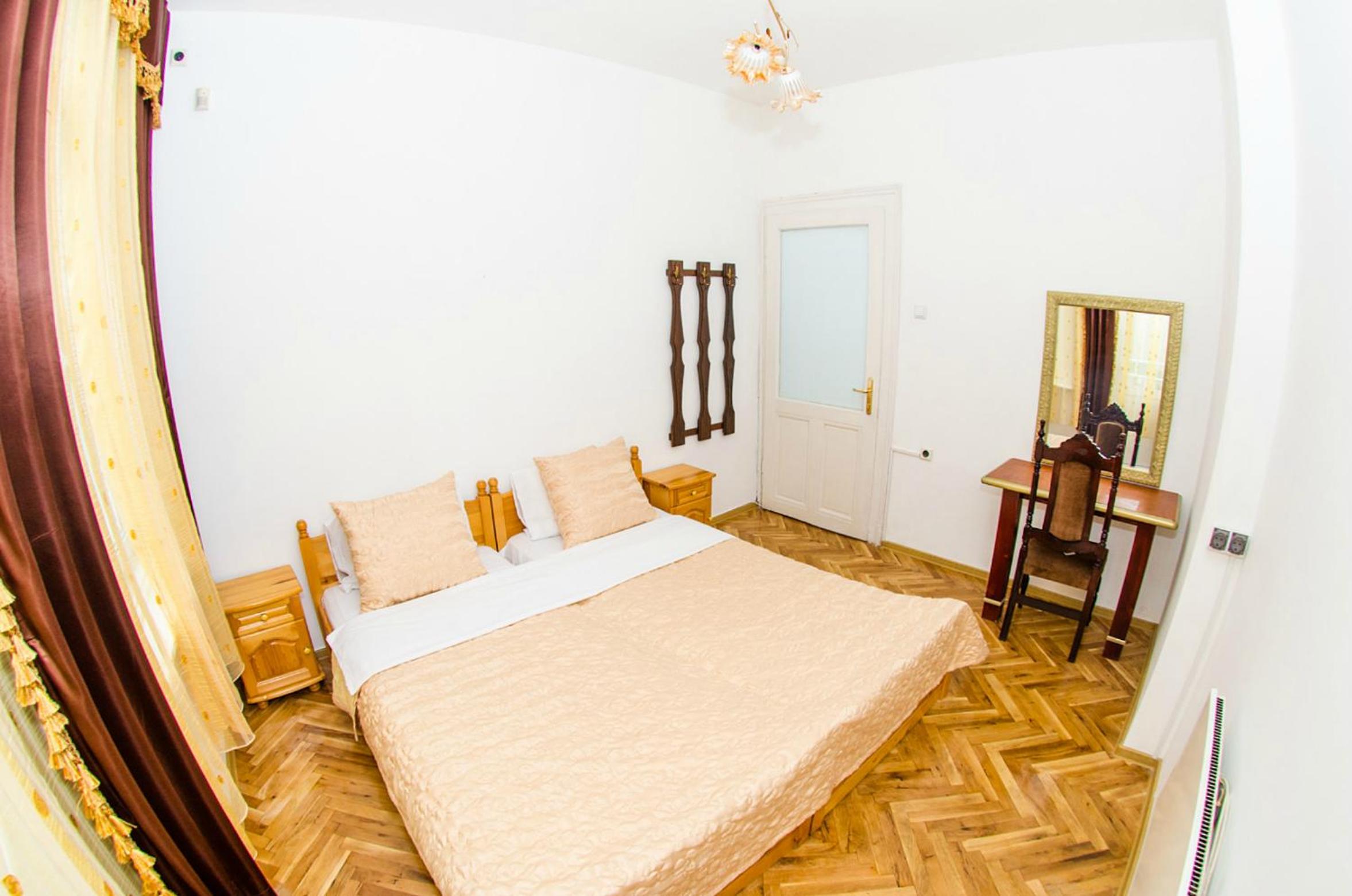 Central GuestHouse Five Corners
