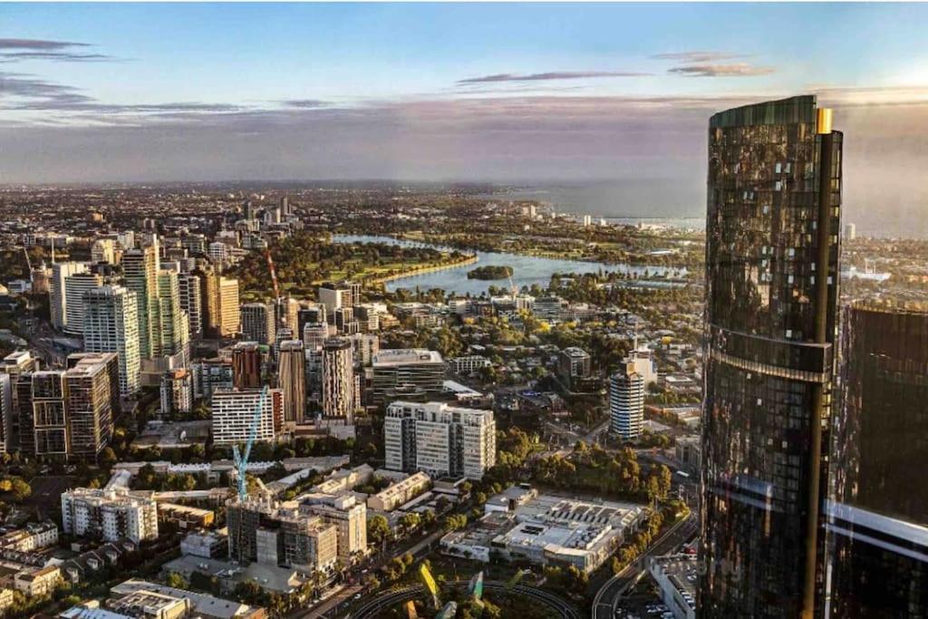 Pinnacle of LV85 3BR high-rise living#Australia108#AU85