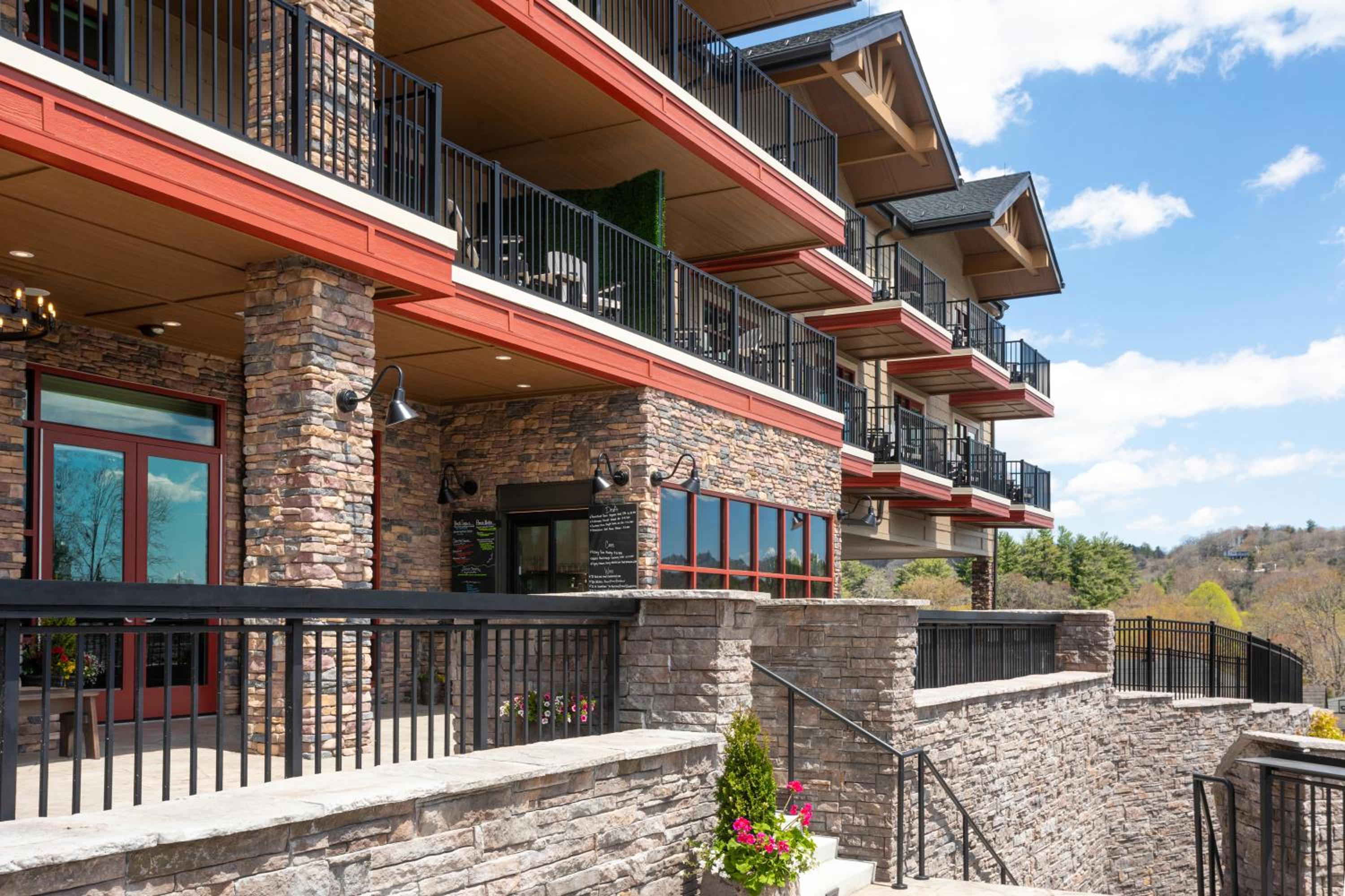 Hotel The Embers Hotel - Image 1