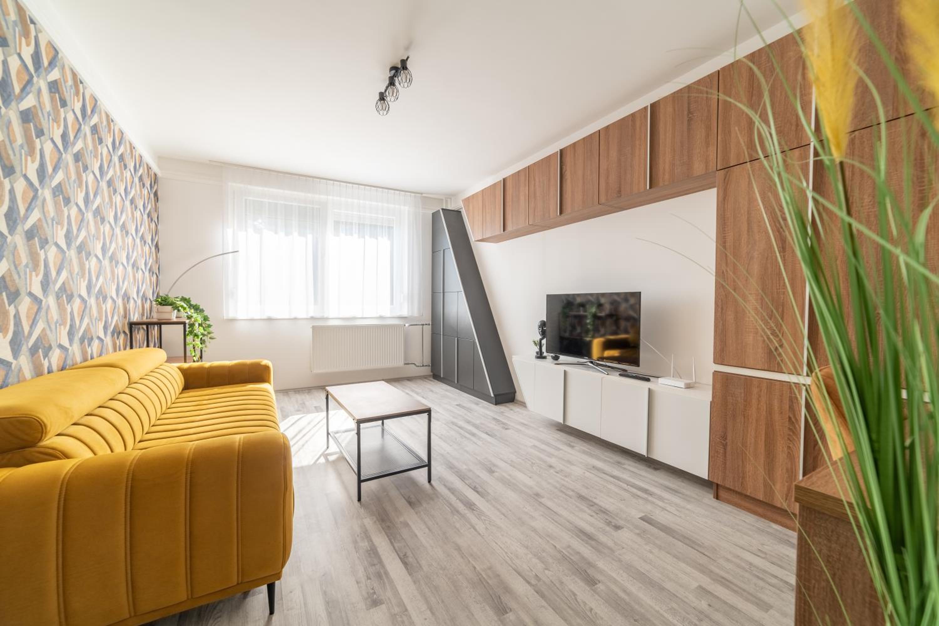 Comfort 18 - Spacious 2-Bedroom Apartment with Balcony view 3