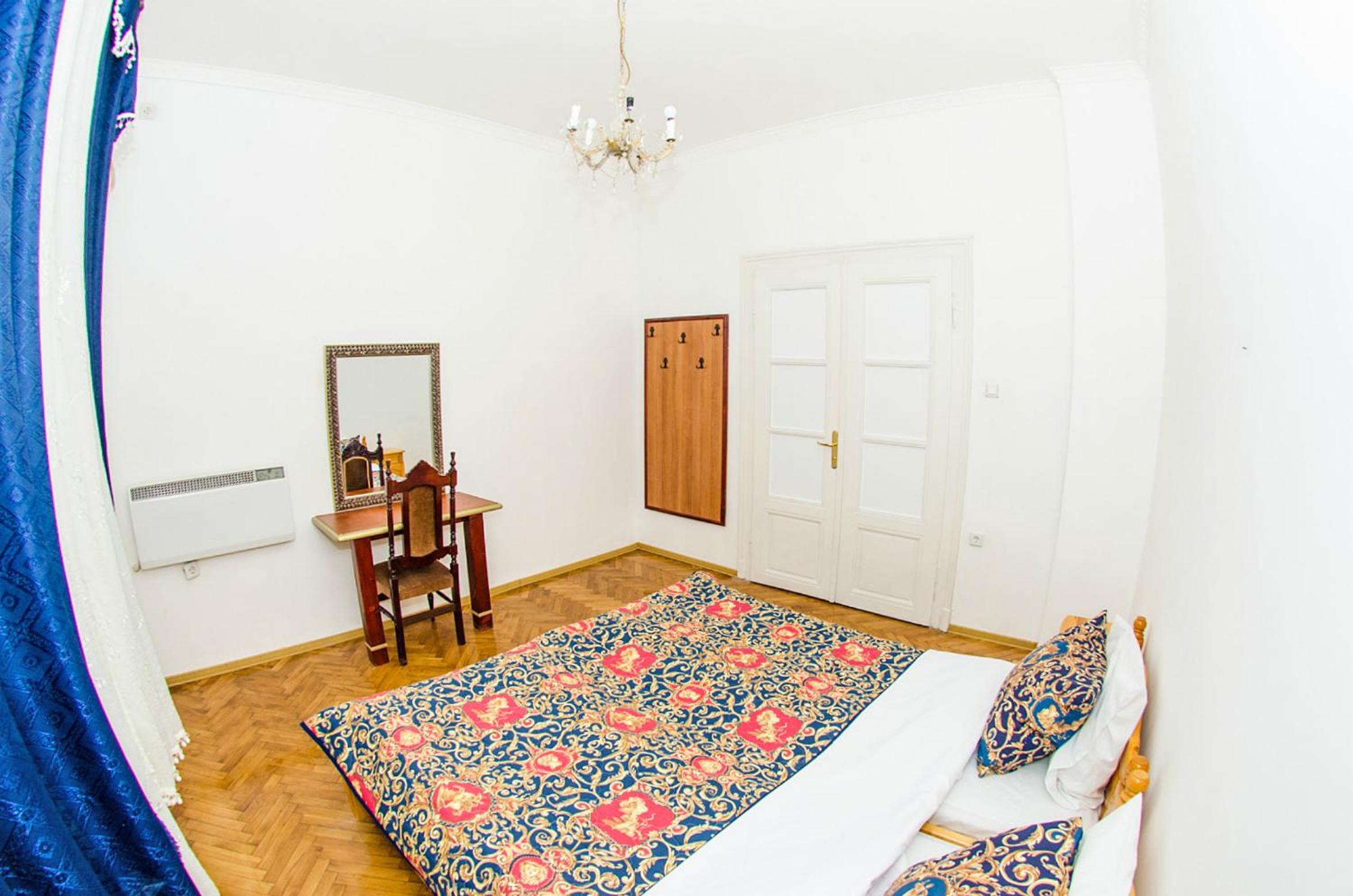Central GuestHouse Five Corners