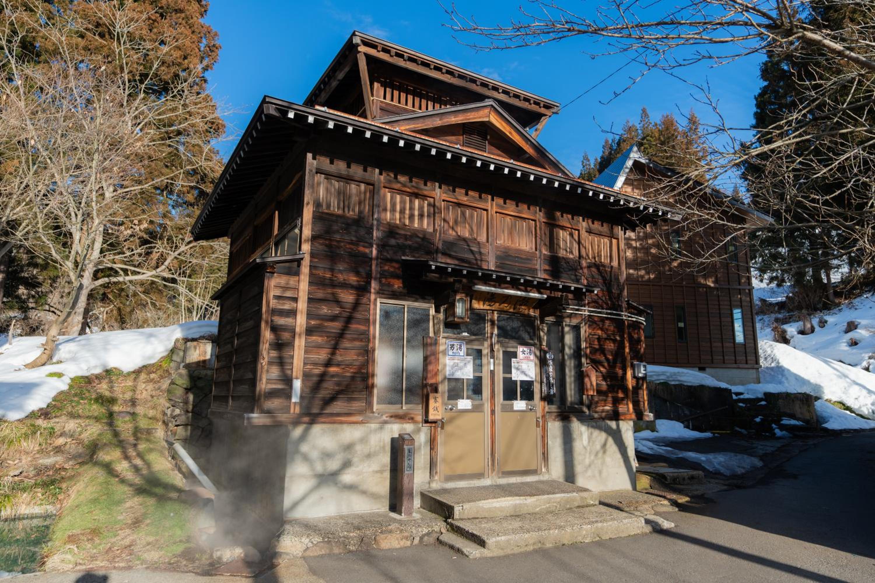 Nozawa Onsen Azegamikan