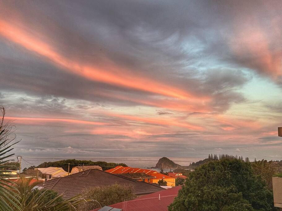 2 Bedroom Coastal getaway with ocean views!