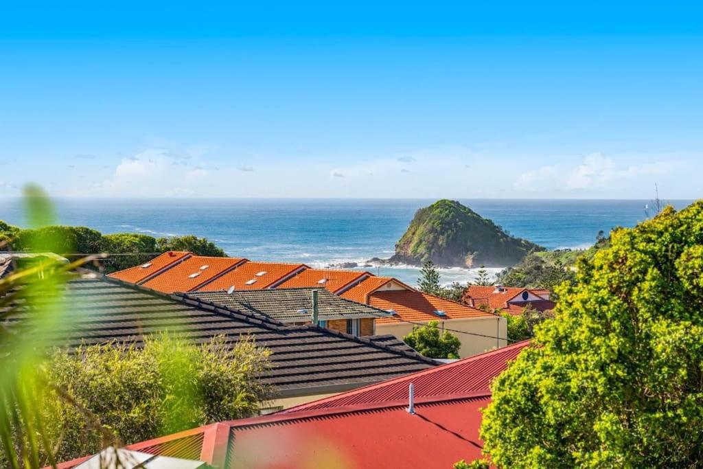 2 Bedroom Coastal getaway with ocean views!