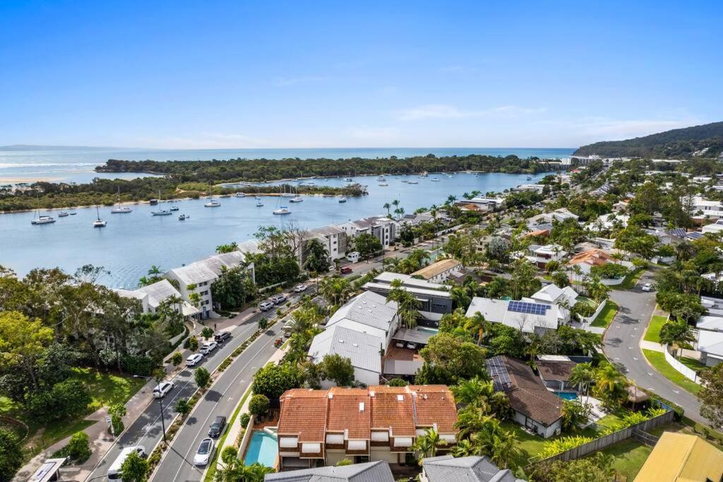 Tides on Noosa Pde - across from river walk to Noosa Main beach