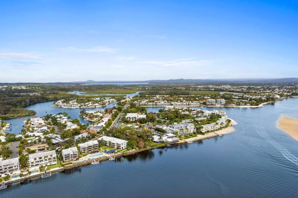 Tides on Noosa Pde - across from river walk to Noosa Main beach