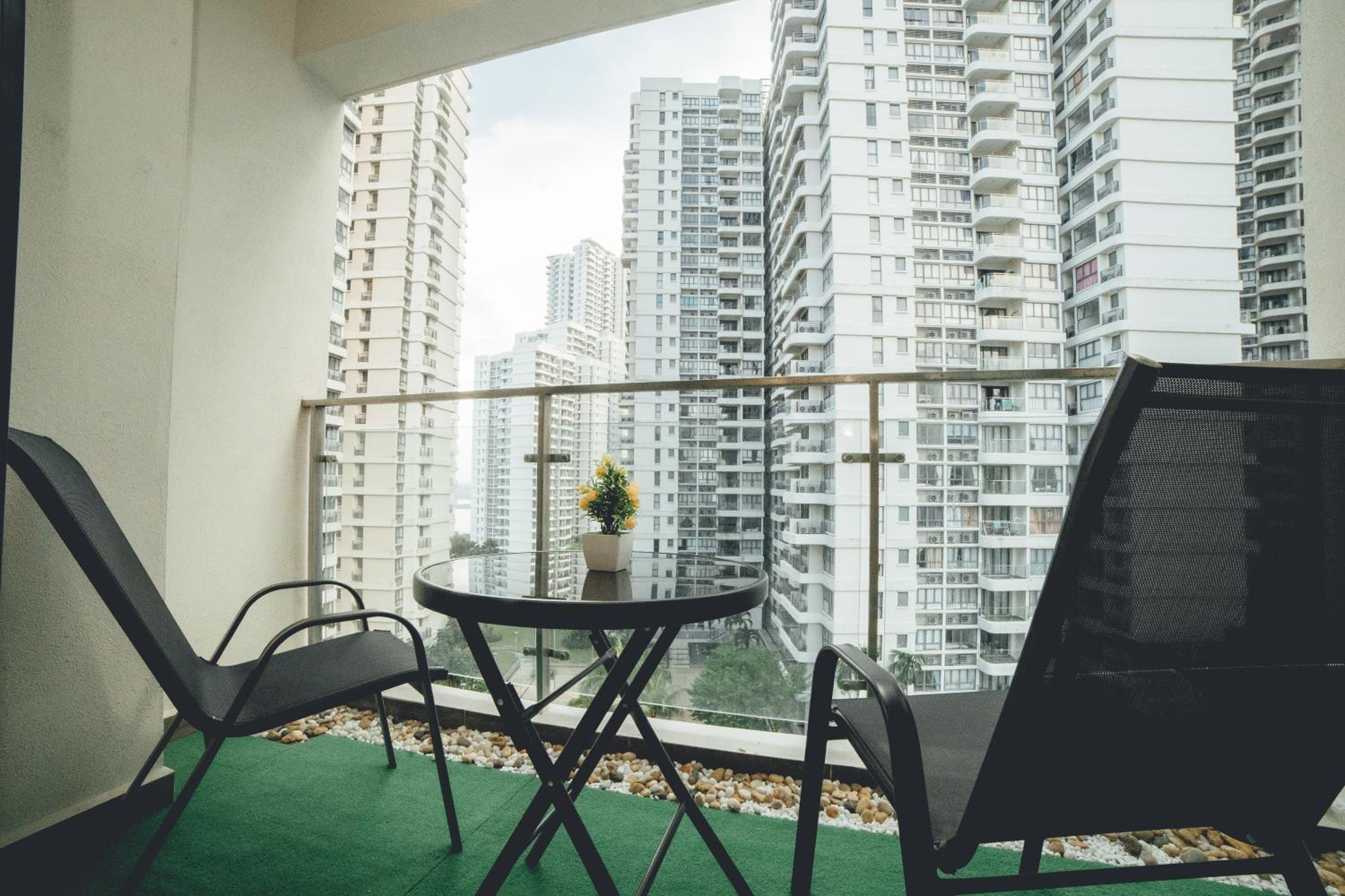 Danga Bay Theme Suite 2BR w Balcony by Our Stay