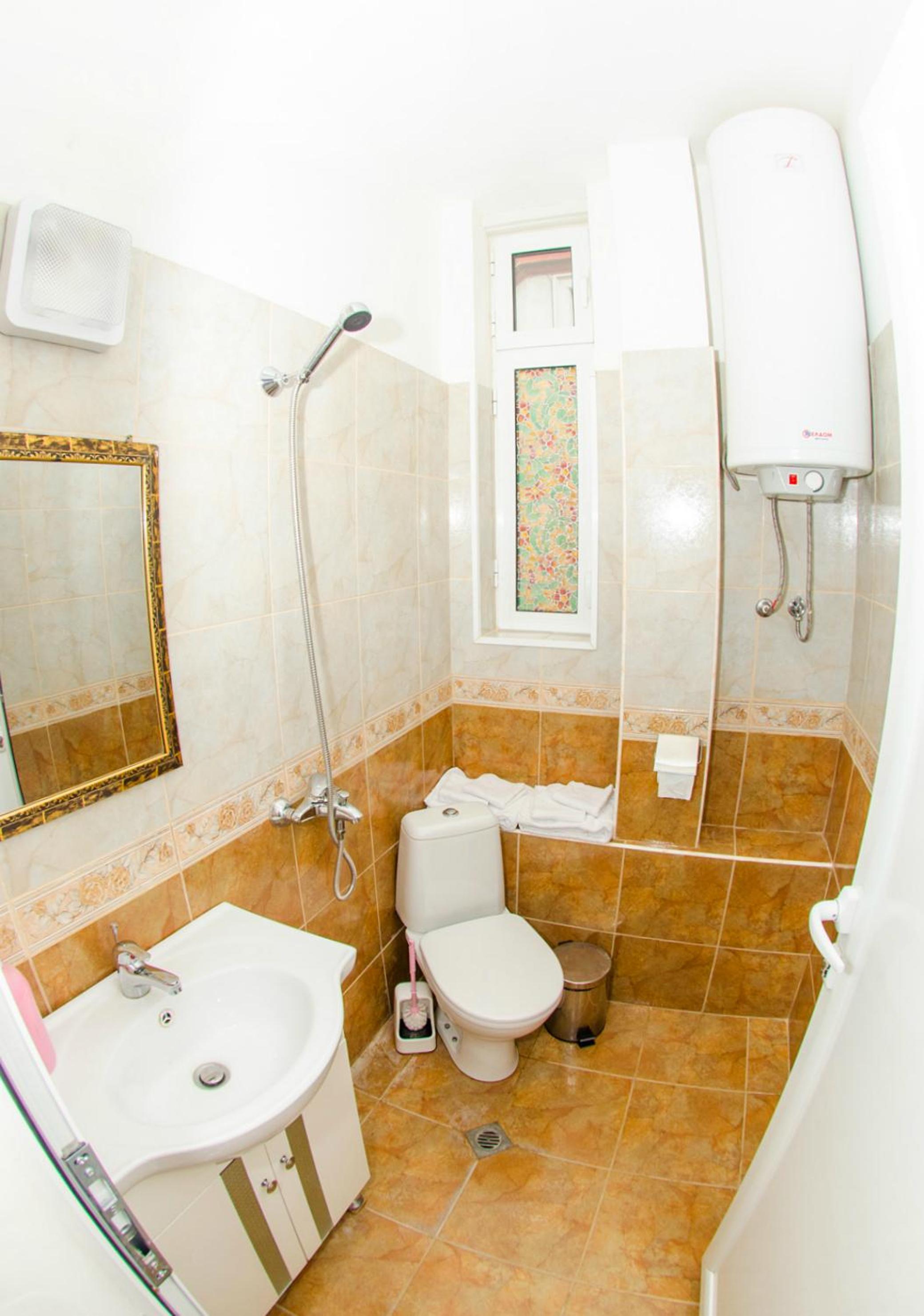 Central GuestHouse Five Corners