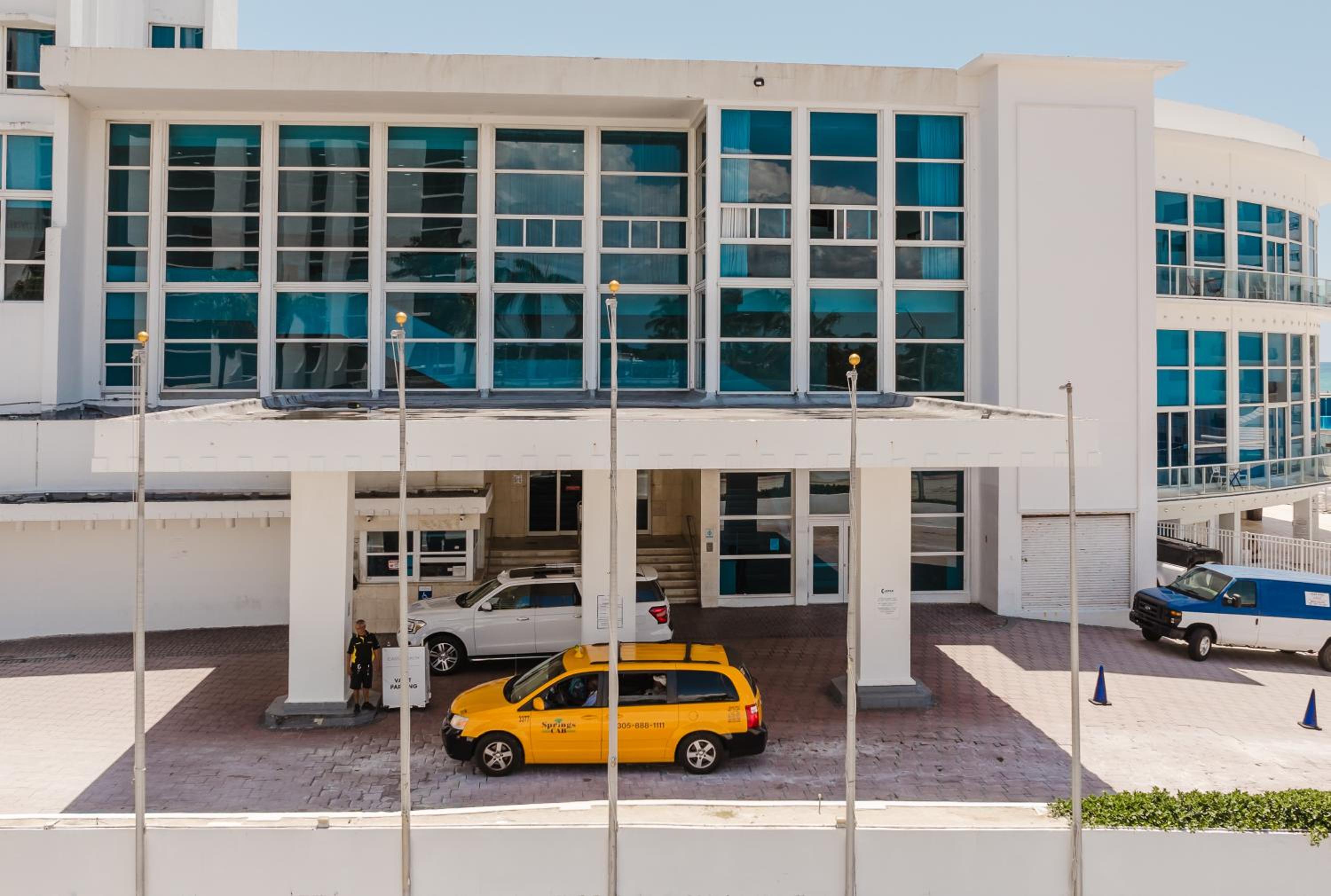 Hotel Miami Beach Oceanfront - Image 1