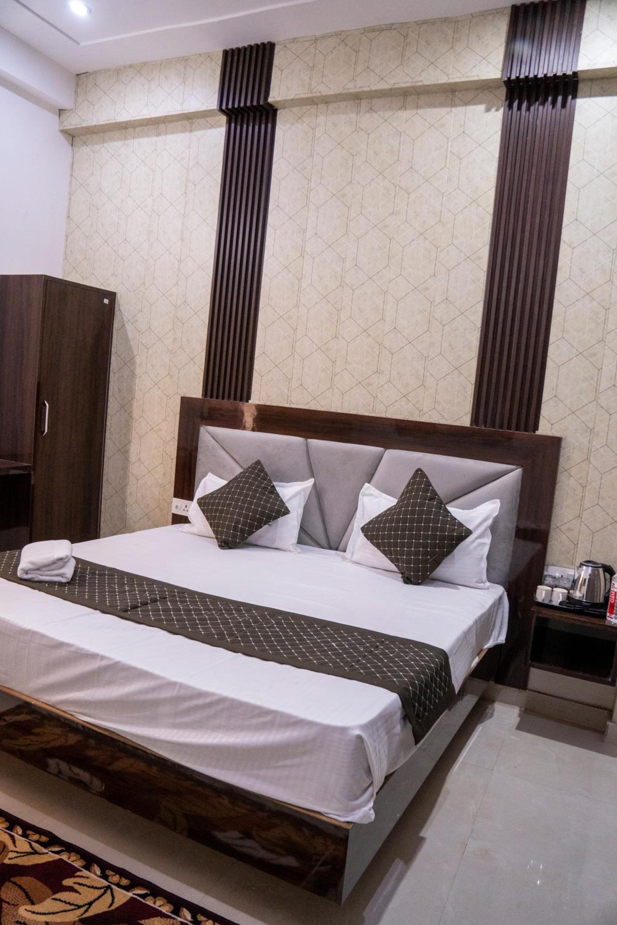 Hotel Vaibhav Palace Guest House