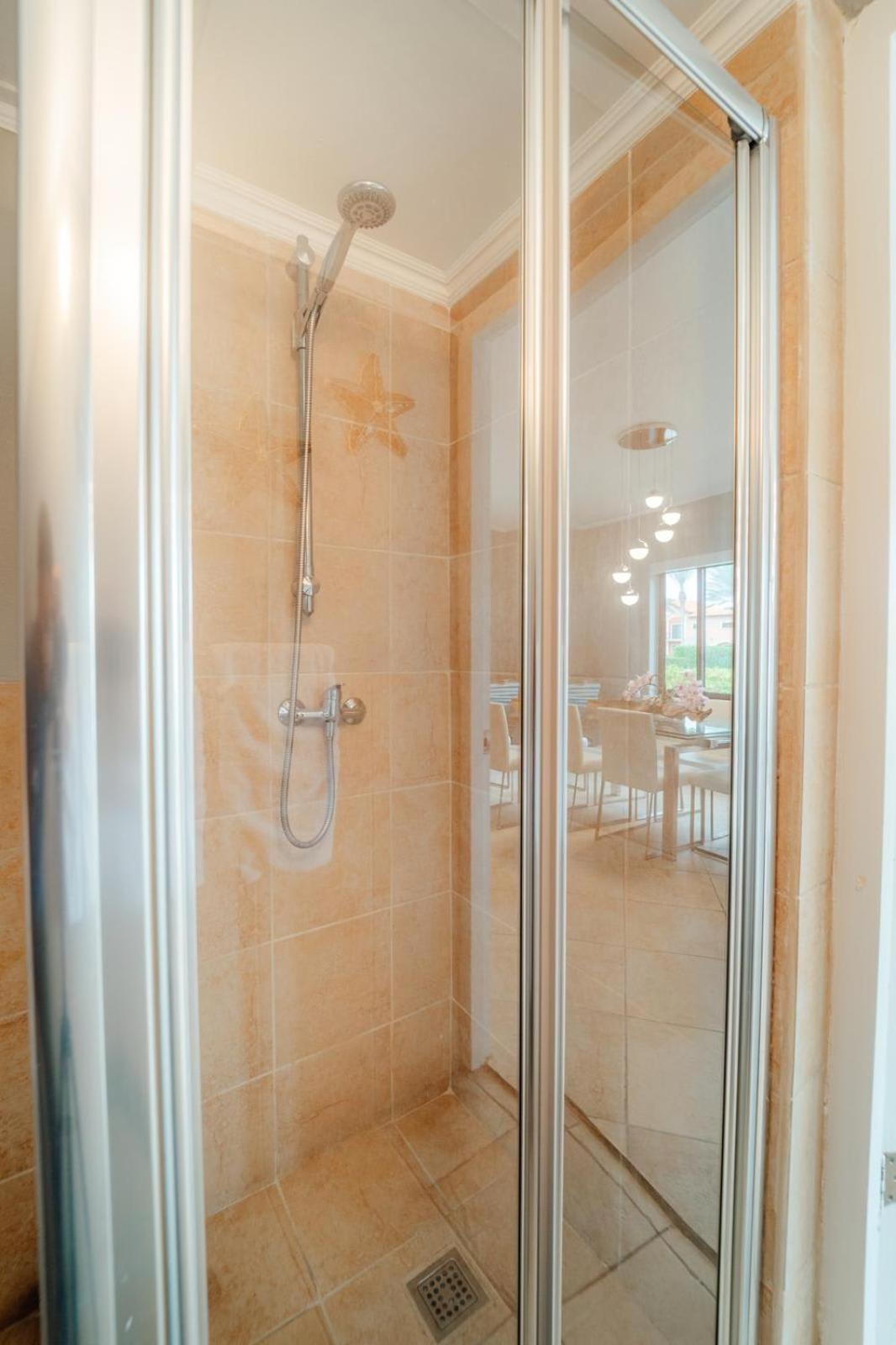 The best house in gold coast 4 bedrooms