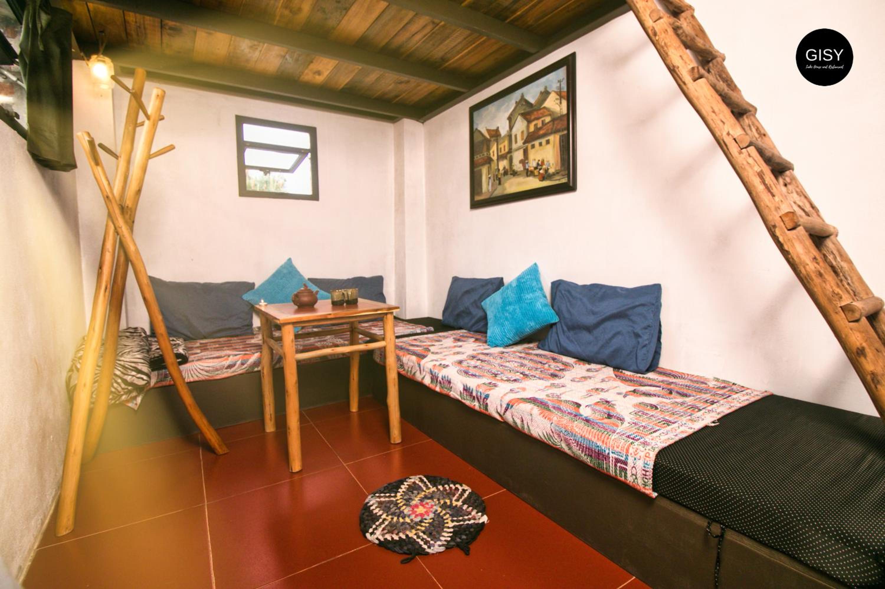 GISY Lake Hostel