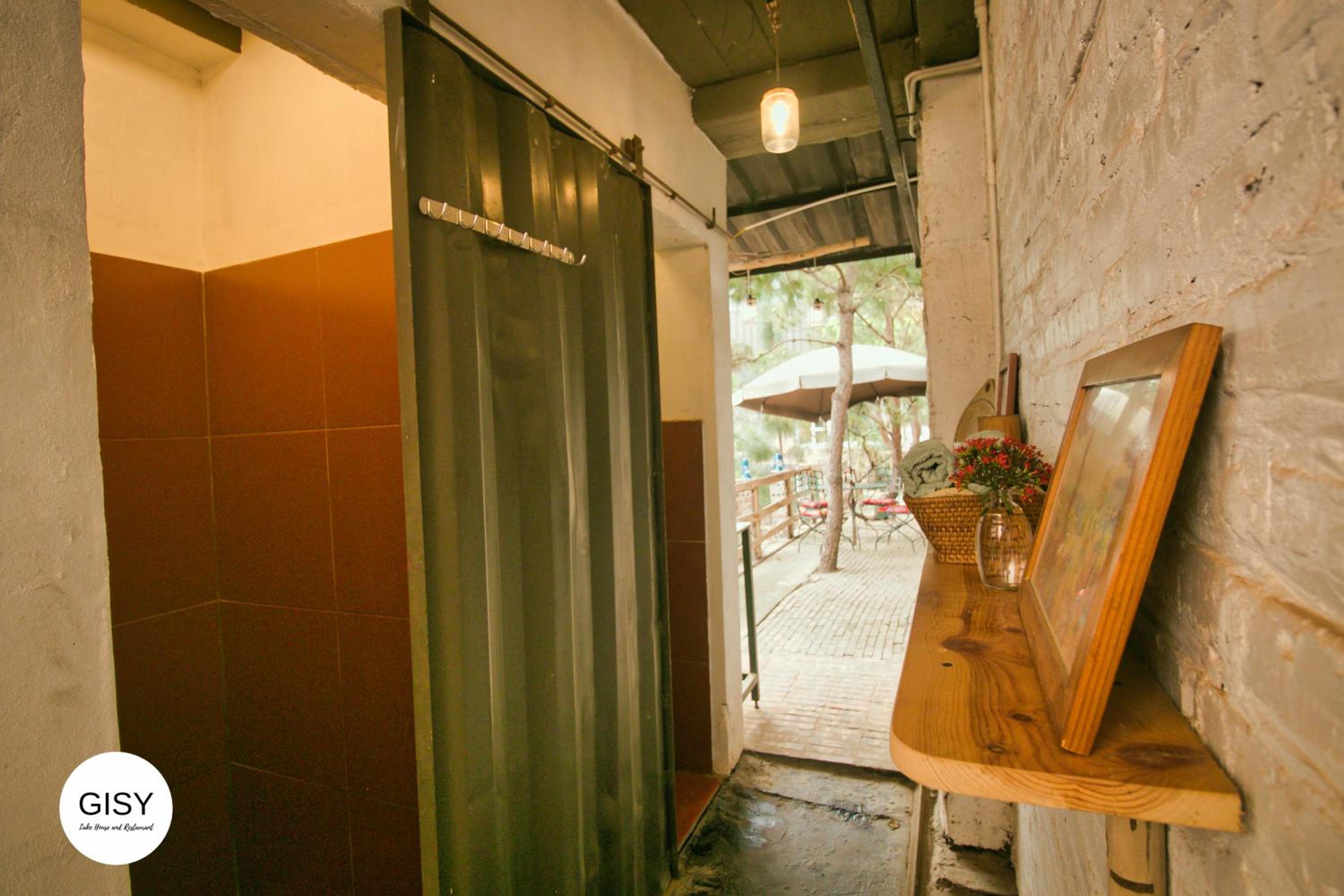 GISY Lake Hostel