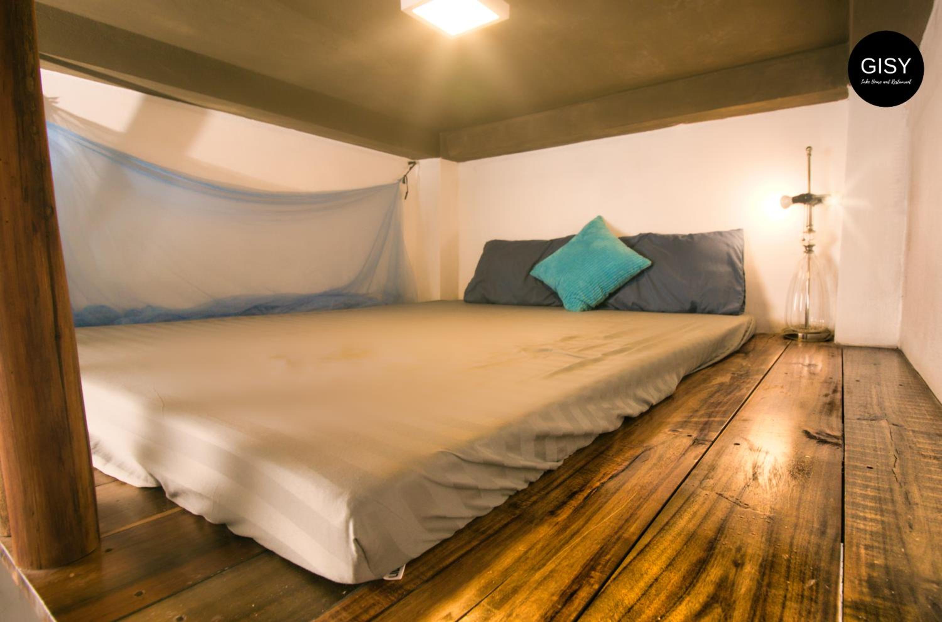 GISY Lake Hostel