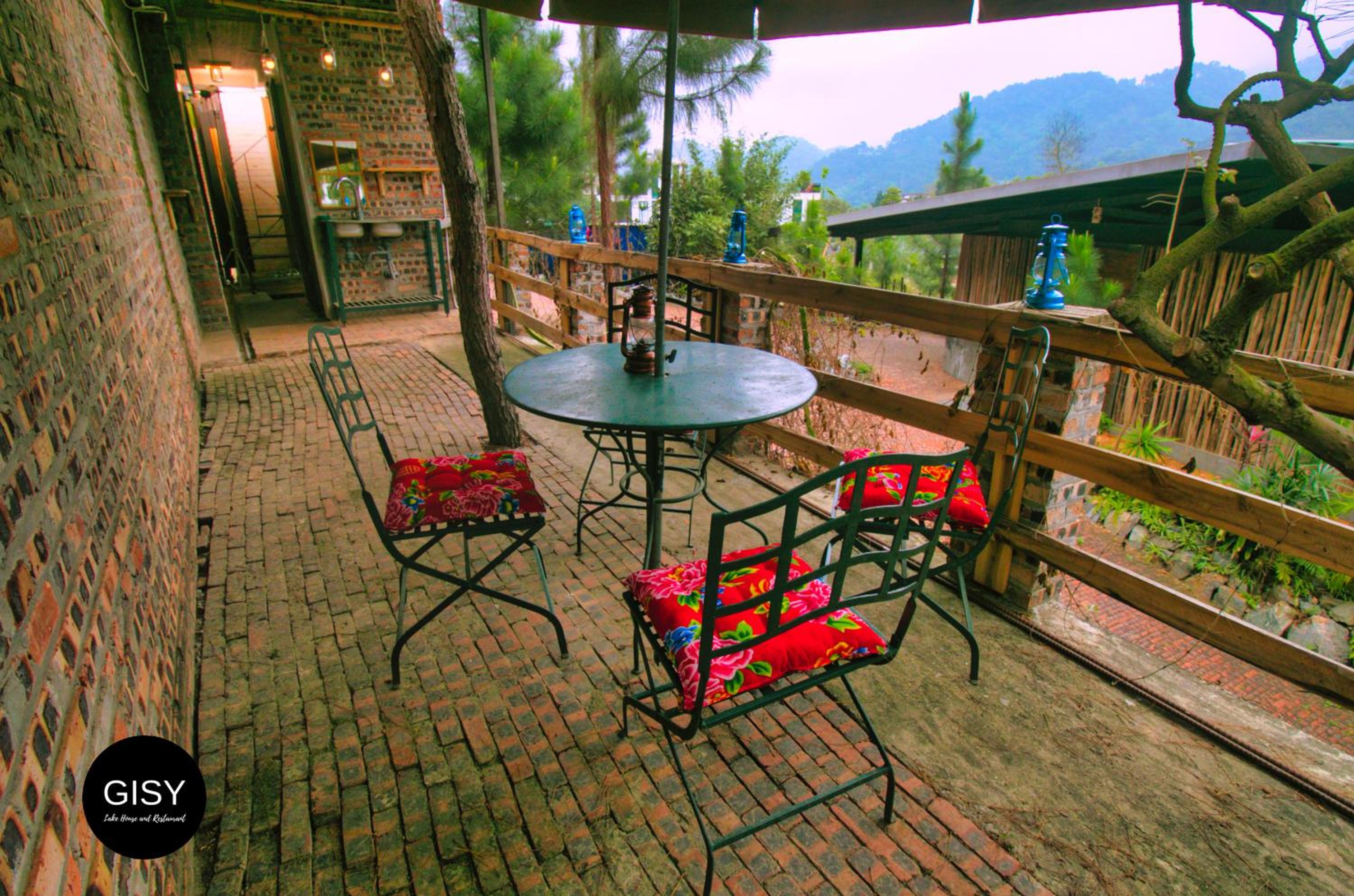 GISY Lake Hostel